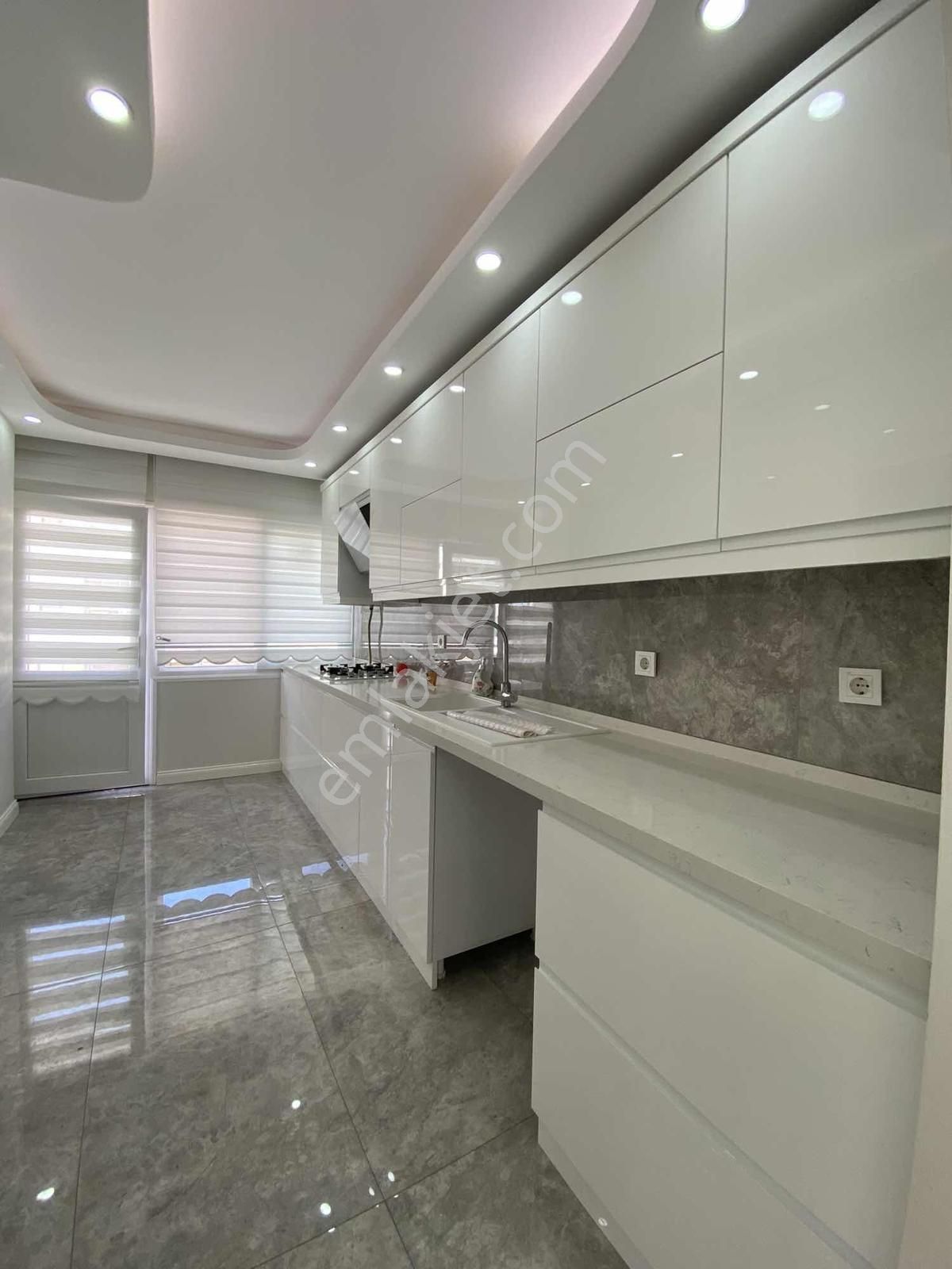 Türker Emlak | 3+1 130m2 Yeni Bina, Otoparklı, Ebeveyn Banyolu