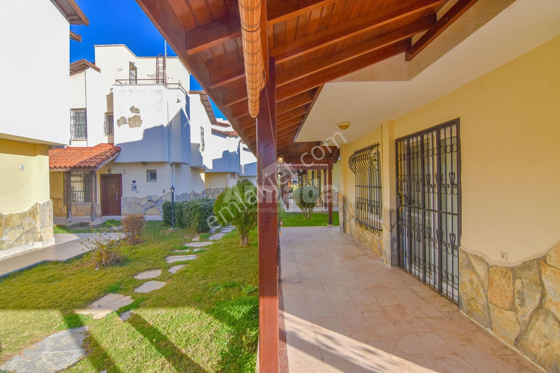 Kuşadası Soğucak'ta Denize Sıfır Satılık 4+1 Müstakil Villa - Görsel 33