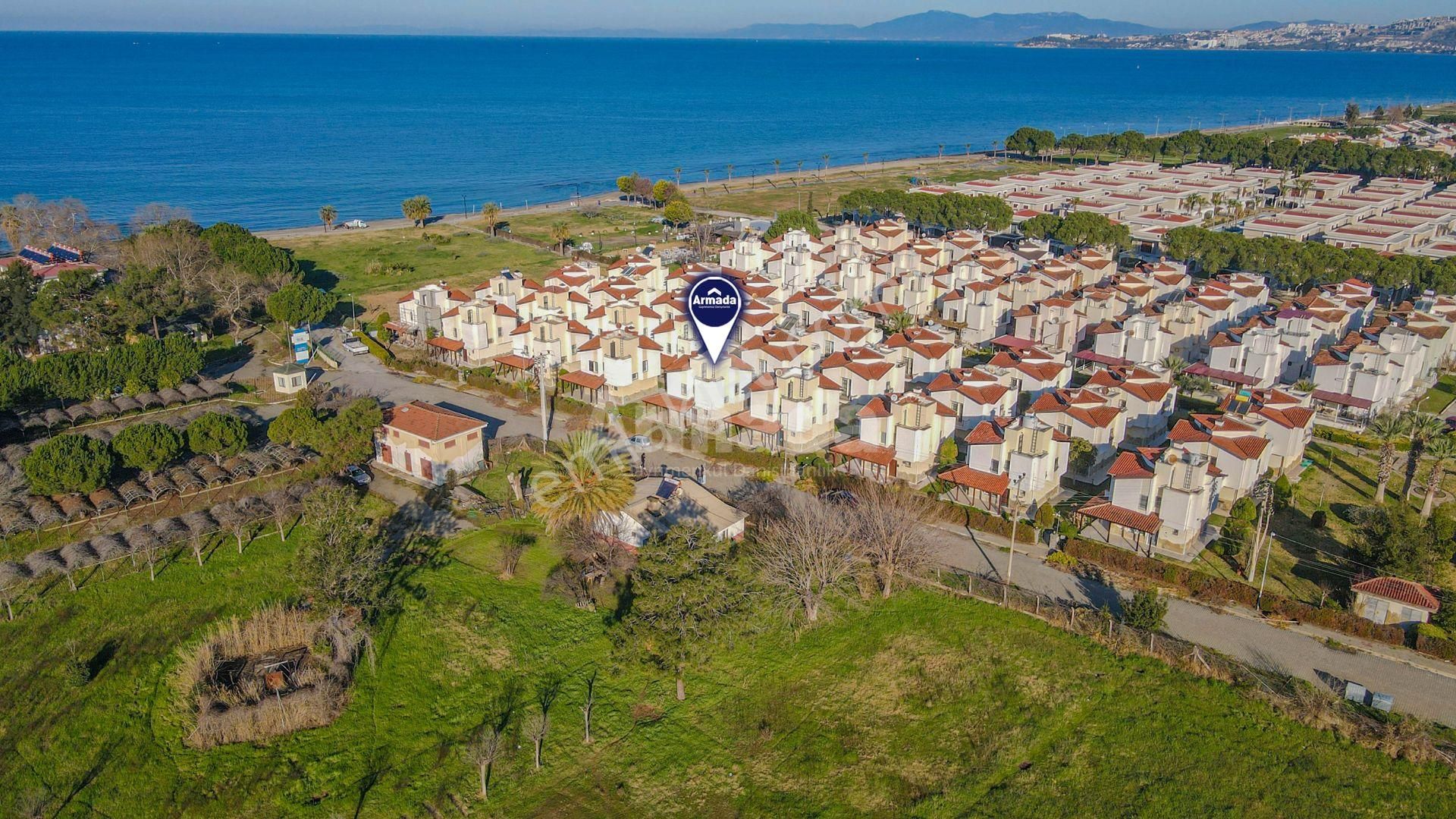 Kuşadası Soğucak'ta Denize Sıfır Satılık 4+1 Müstakil Villa