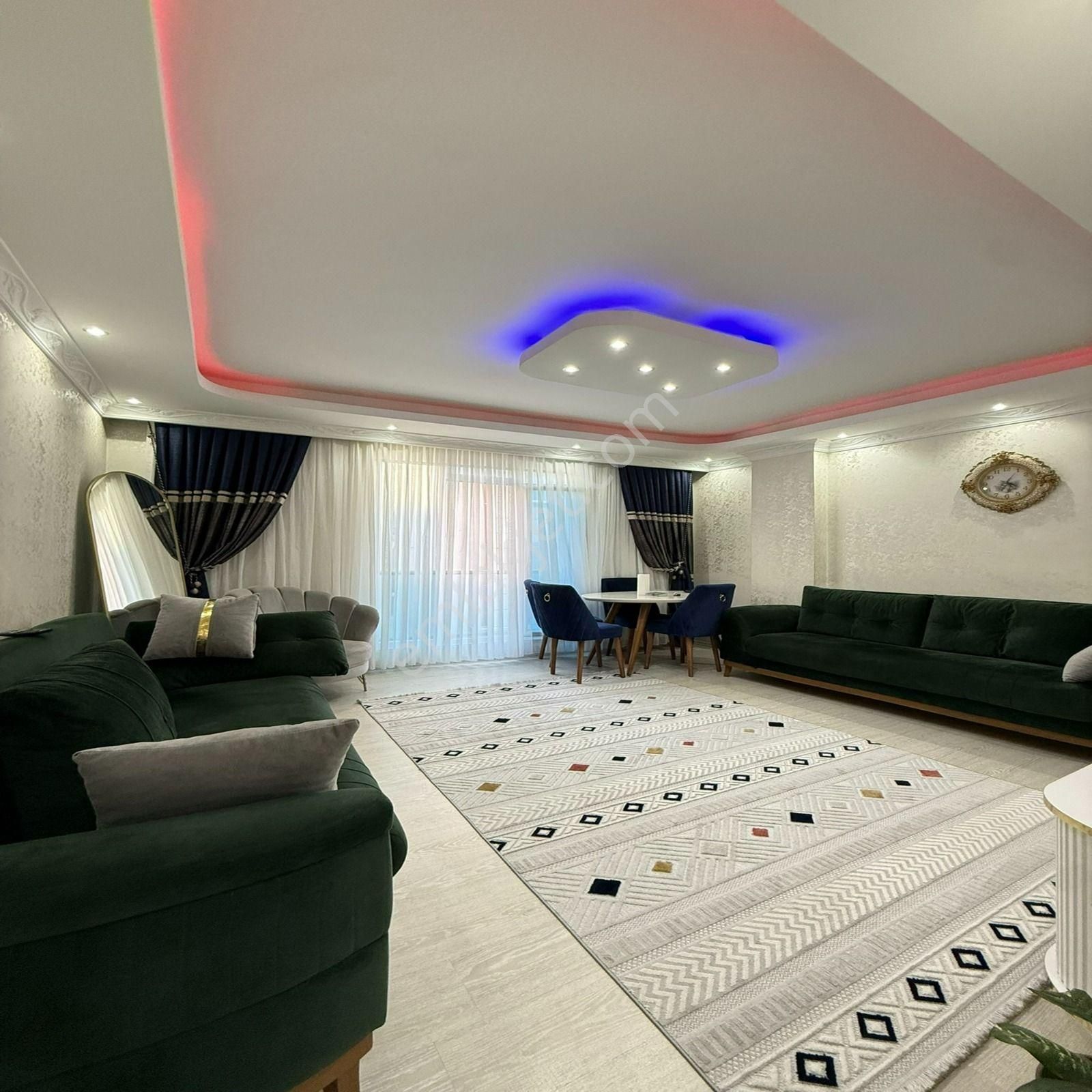 Askaya Dan Emin Evime Katılıma Uygun Üçevlerde 2+1 Geniş M2 Satılık Arakat