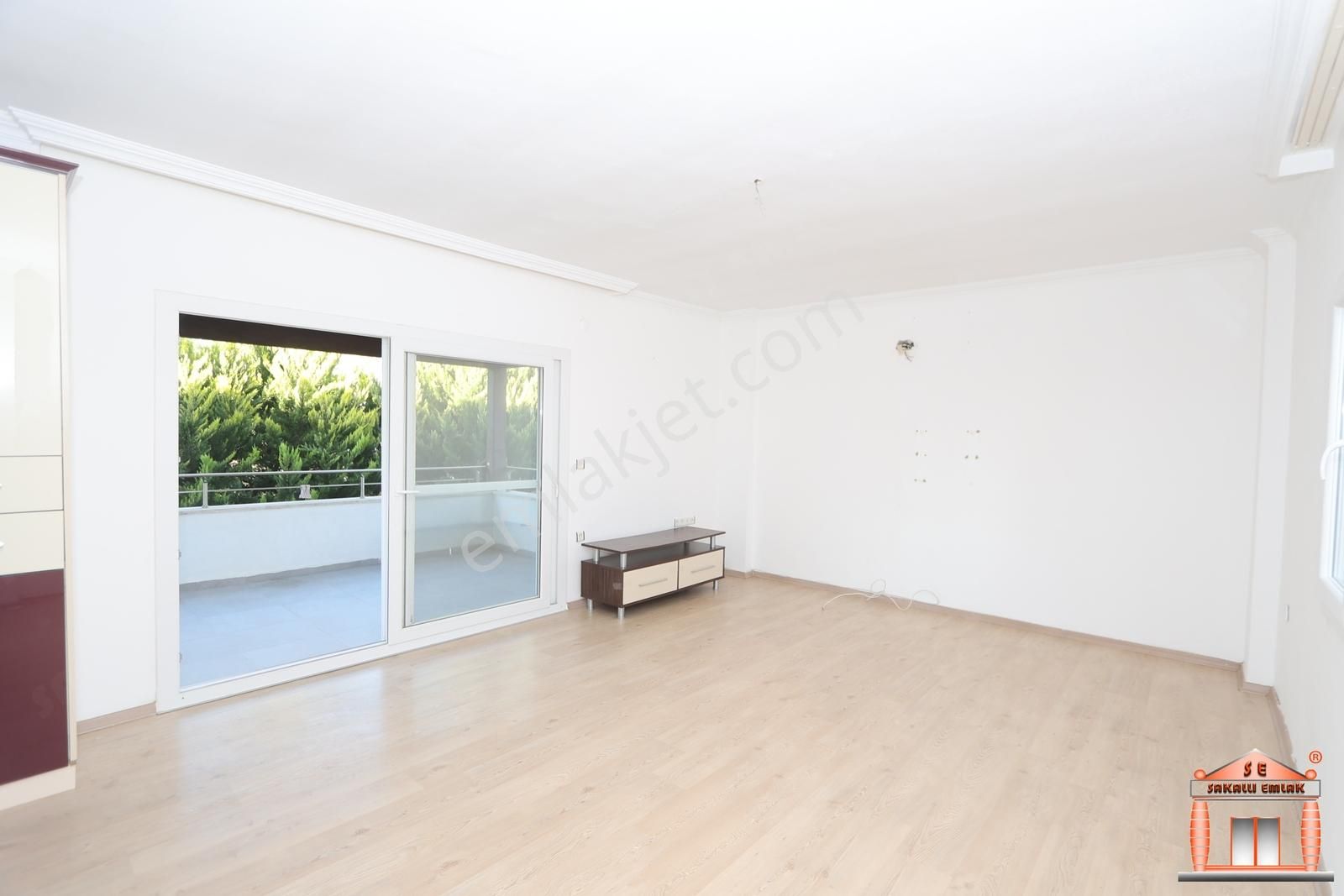 ️s-a-k-a-l-l-ı-dan Gümüşlük Merkezde 2+1 Kiralık Daire