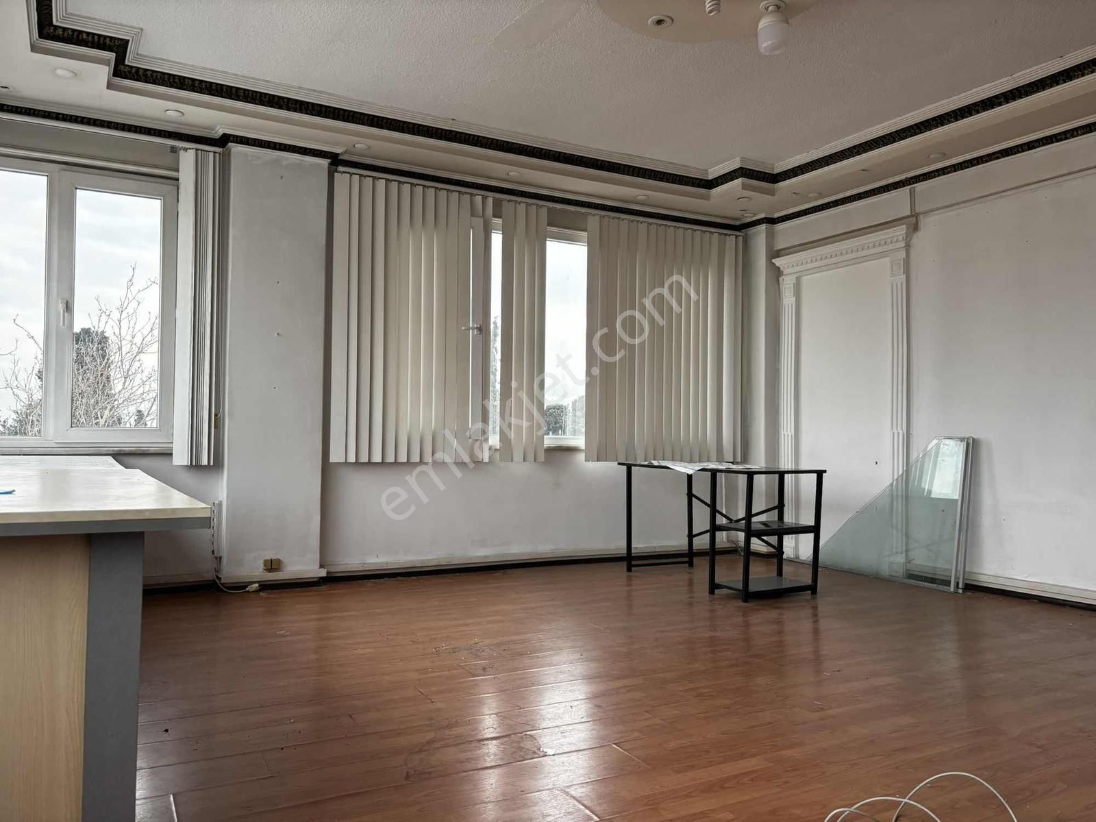 İncirli Caddesinde Ön Cephe 50m2 İşhanı Katı Yangın Merdivenli - Görsel 3