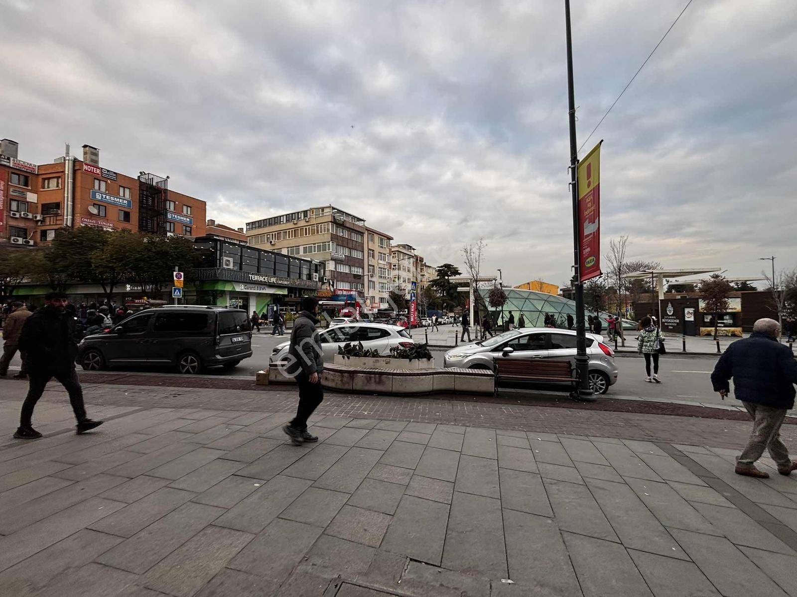 İncirli Caddesinde Ön Cephe 50m2 İşhanı Katı Yangın Merdivenli - Görsel 12
