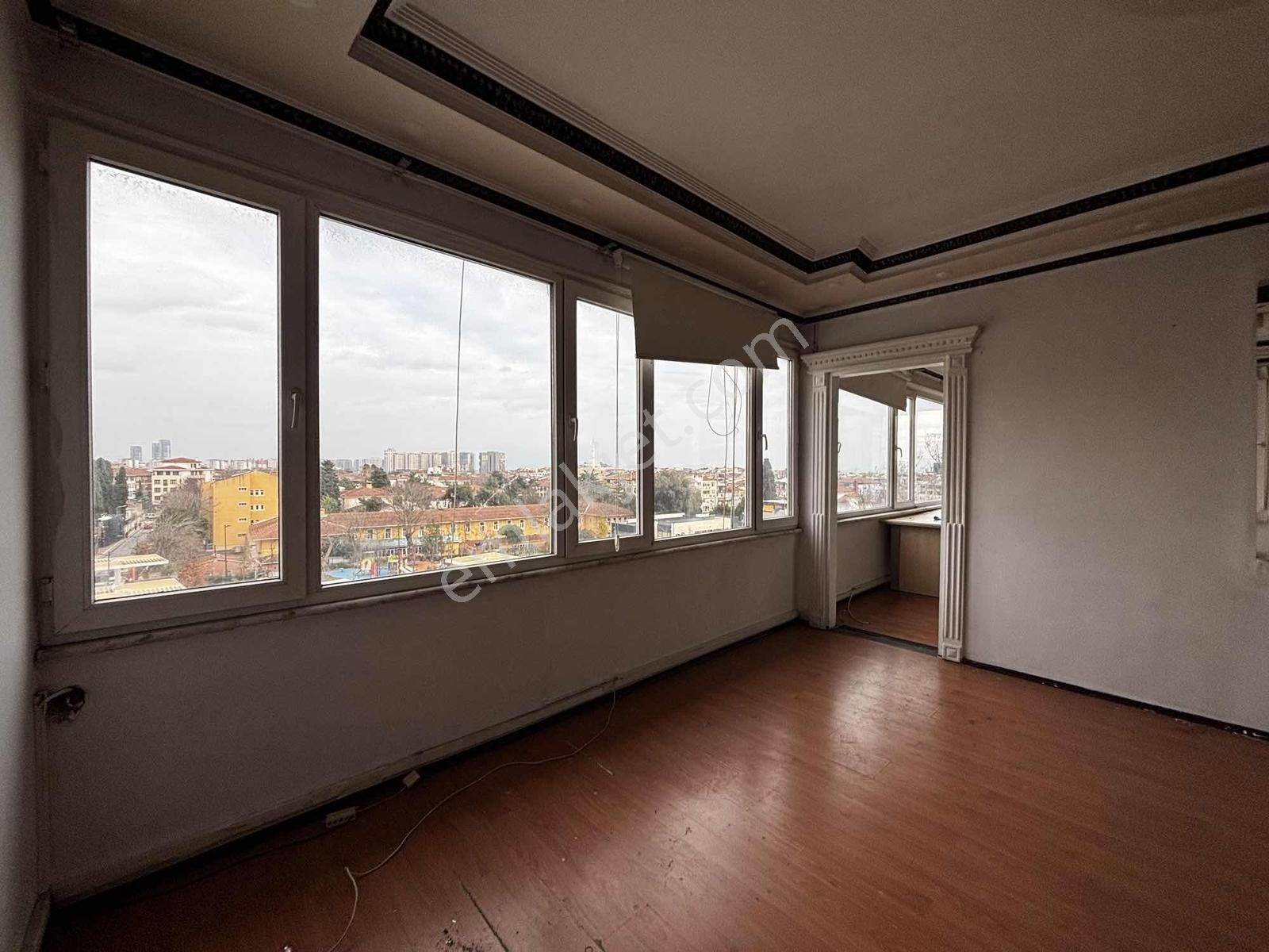 İncirli Caddesinde Ön Cephe 50m2 İşhanı Katı Yangın Merdivenli - Görsel 4