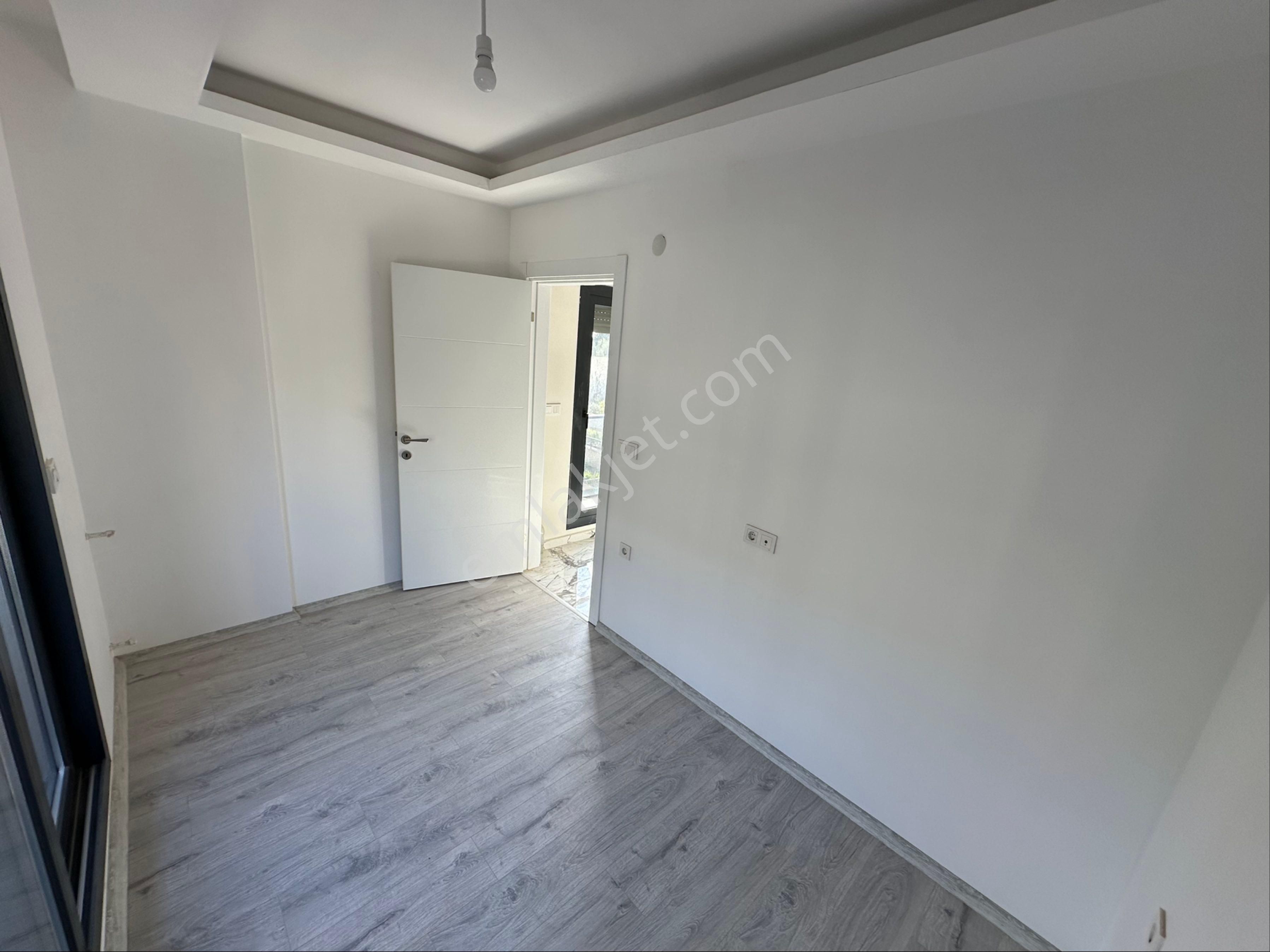 Özderede Merkezi Konumda Otoparklı Villa ((teklife Açık )) - Görsel 14