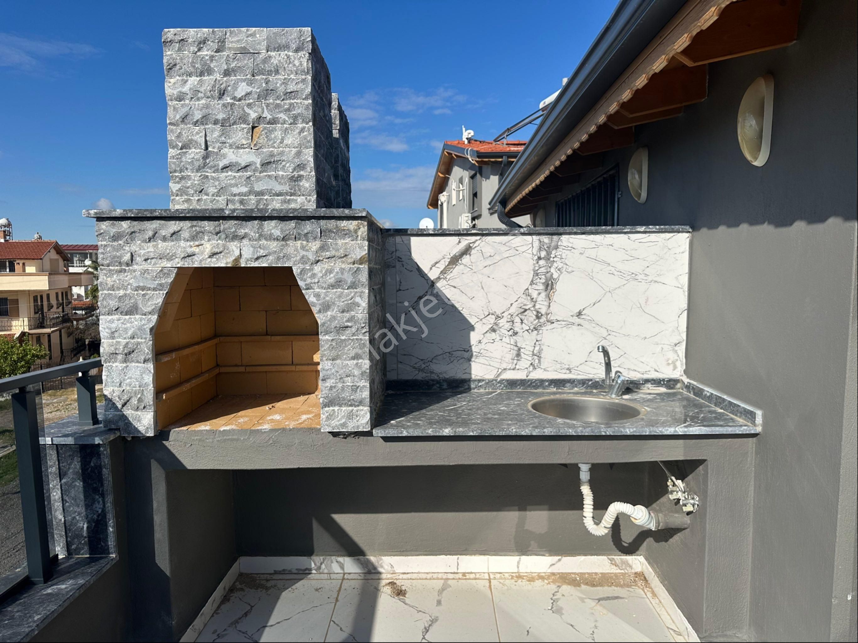 Özderede Merkezi Konumda Otoparklı Villa ((teklife Açık )) - Görsel 22