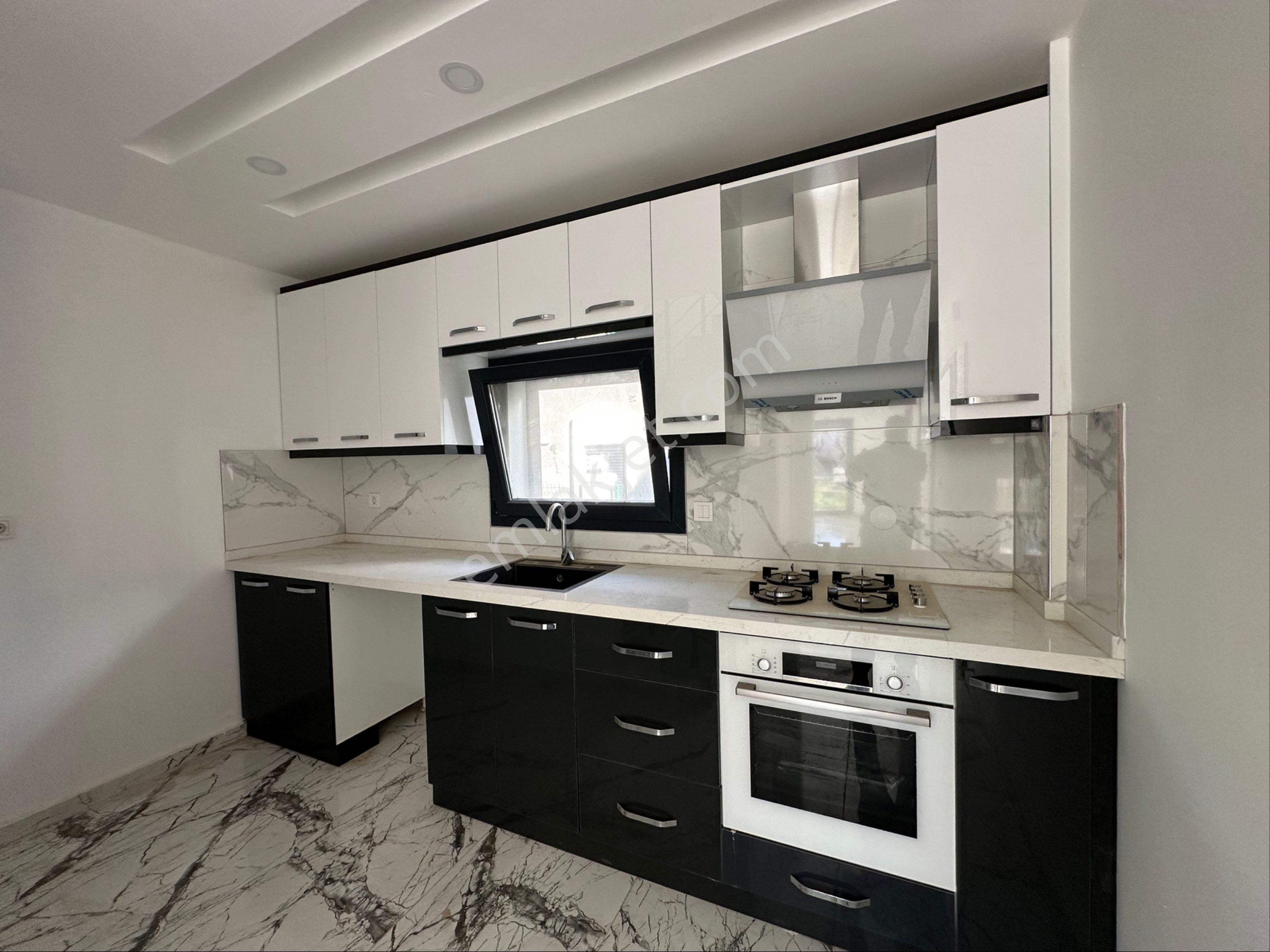 Özderede Merkezi Konumda Otoparklı Villa ((teklife Açık )) - Görsel 9