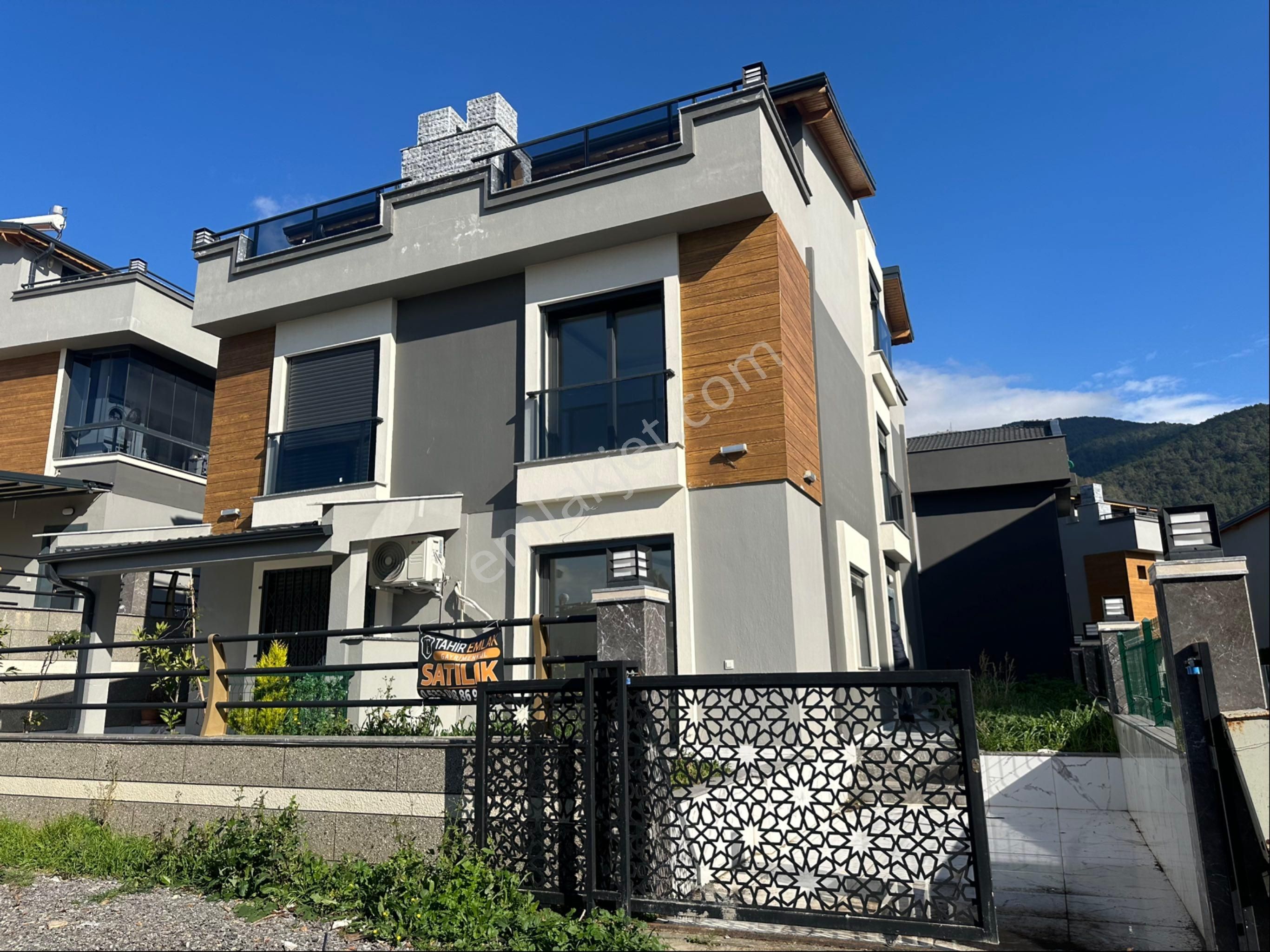 Özderede Merkezi Konumda Otoparklı Villa ((teklife Açık )) - Görsel 4