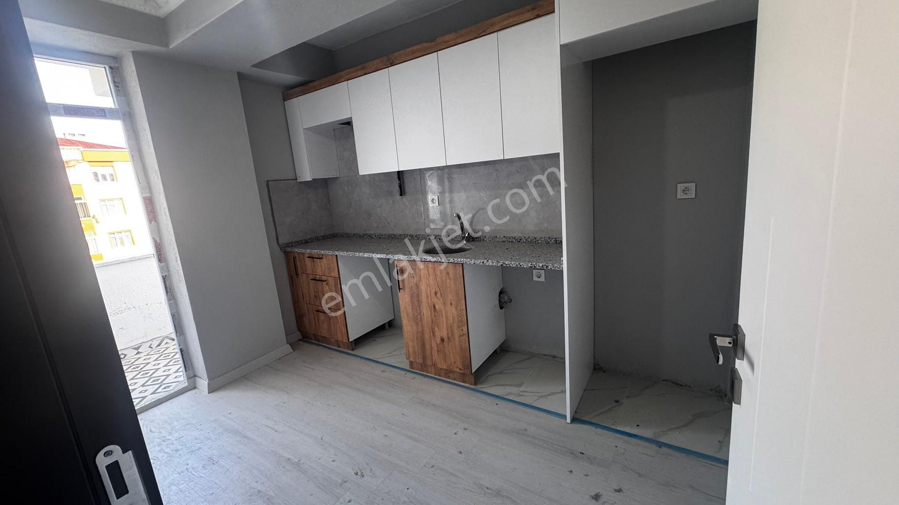 Tekirdağ Bahçelievler’de Ara Kat 2 + 1 Sıfır Daire