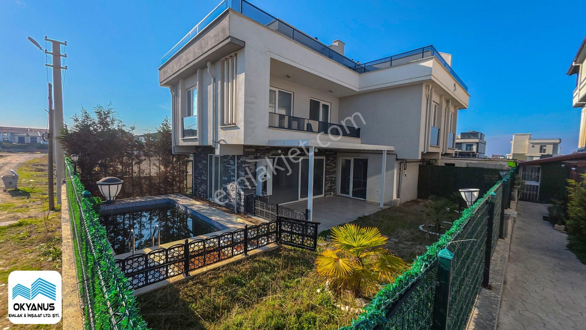 Karasu’da Satılık 3+1 Villa Deniz Manzaralı, Havuzlu