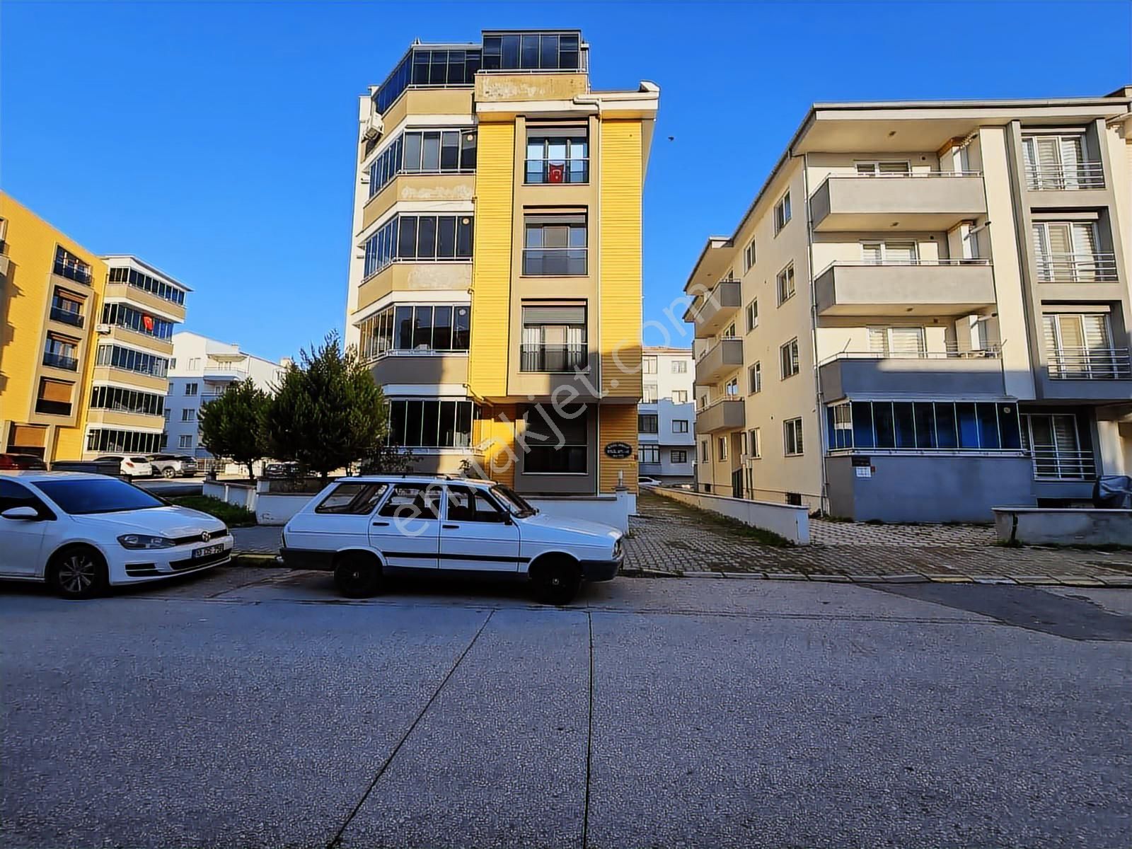 Zenith Real Estate Bahçelievler Mah.'de Kiralık 130 M2 3+1 Daire