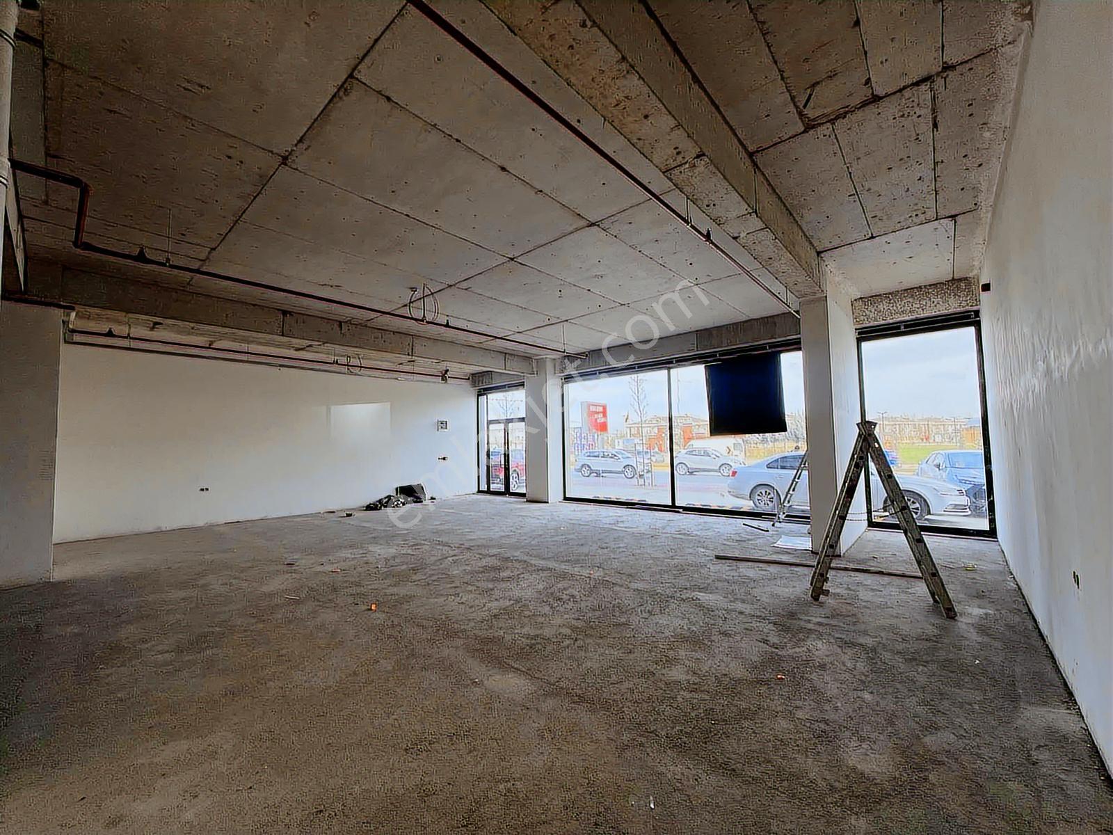 Serdivan Arabacı Alanı Mah. 240 M² Yola Cepheli Kiralık Dükkan - Görsel 9