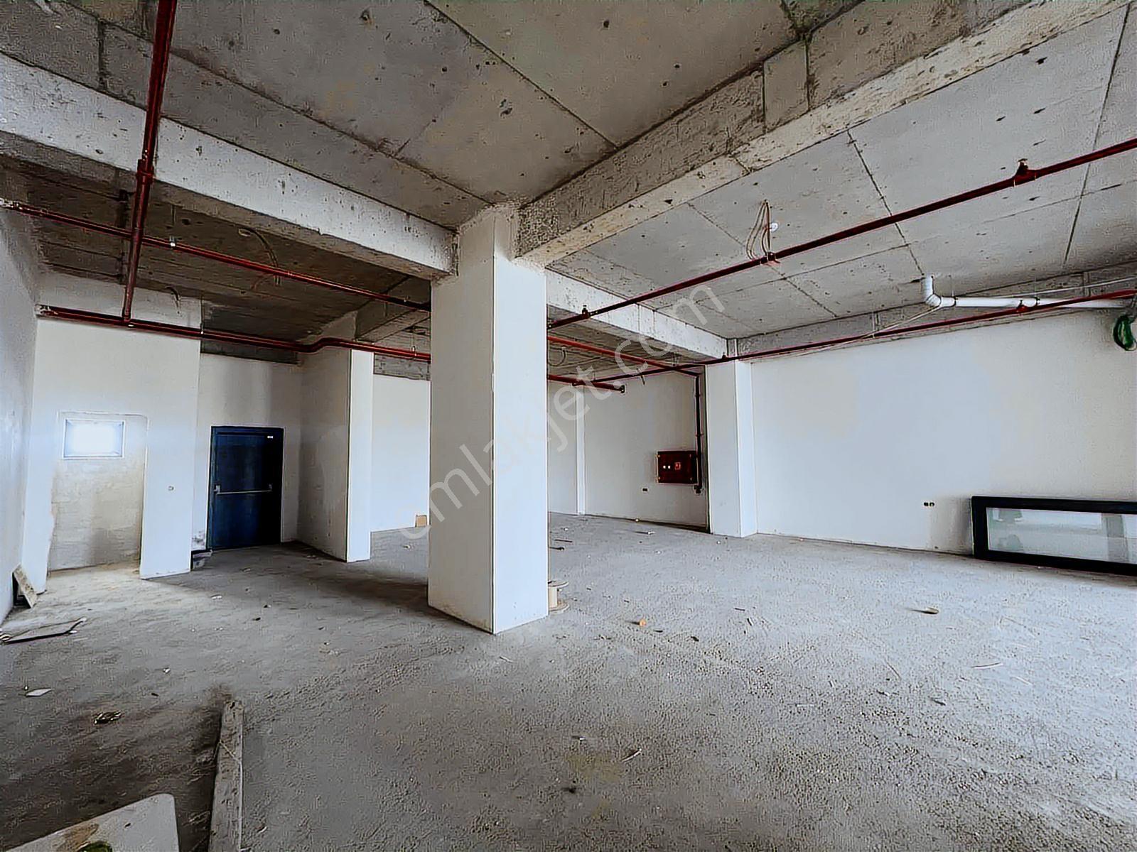 Serdivan Arabacı Alanı Mah. 240 M² Yola Cepheli Kiralık Dükkan - Görsel 6