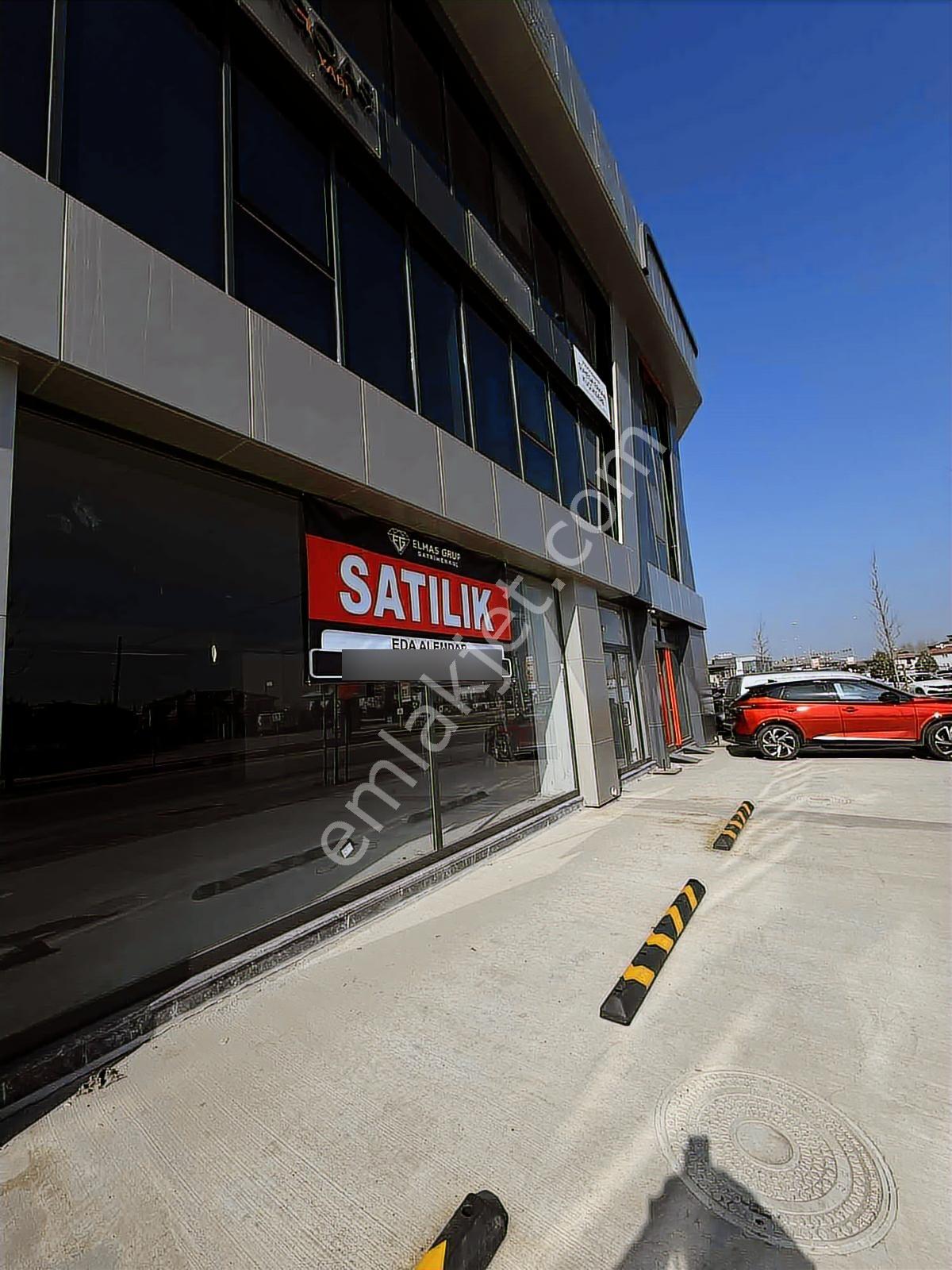 Serdivan Arabacı Alanı Mah. 240 M² Yola Cepheli Kiralık Dükkan