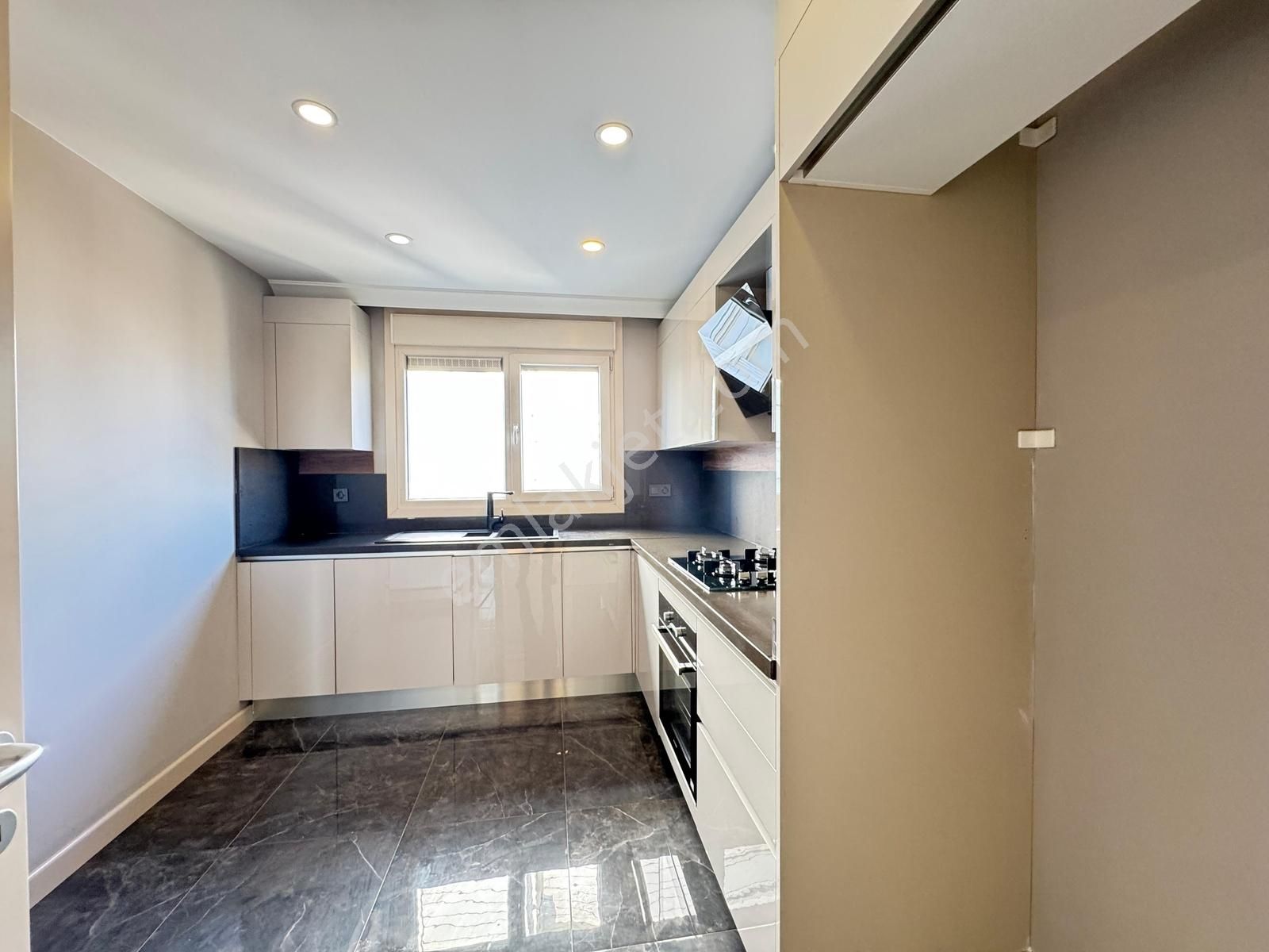 Utkudan Suadiyede Bağdat Cad. Yakın Havuzlu 126 M2 Satılık 3+1 - Görsel 17
