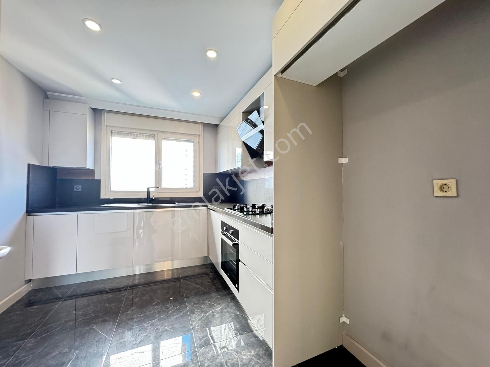 Utkudan Suadiyede Bağdat Cad. Yakın Havuzlu 126 M2 Satılık 3+1 - Görsel 27