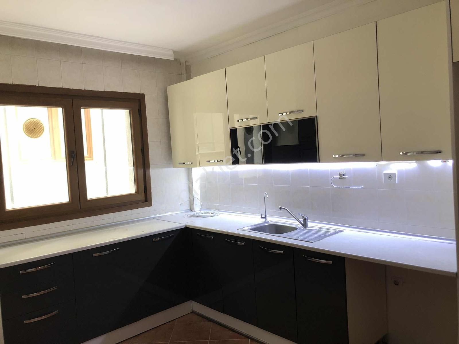 Ümraniye İstiklal Mahallesi 3+1 Kiralık Daire - Görsel 13