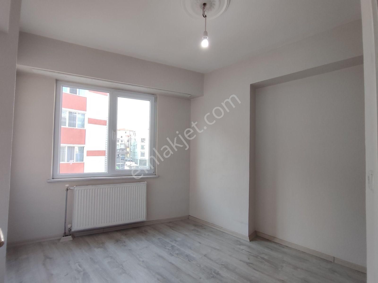 Reşadiye'de 1+1 Fiyatına Ara Kat Masrafsız Asansörlü 2+1 Daire - Görsel 4