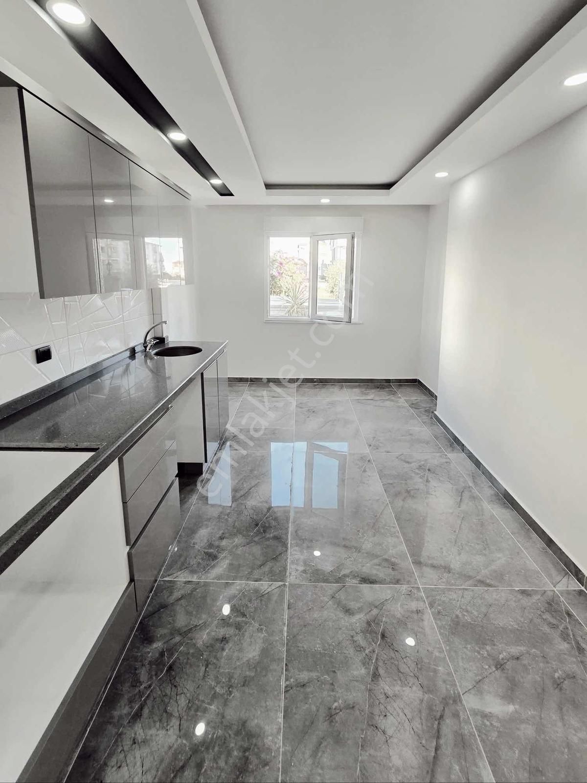 Demirel Mah Tramvaya 200 M Geniş Yüksek 2+1 Daiere