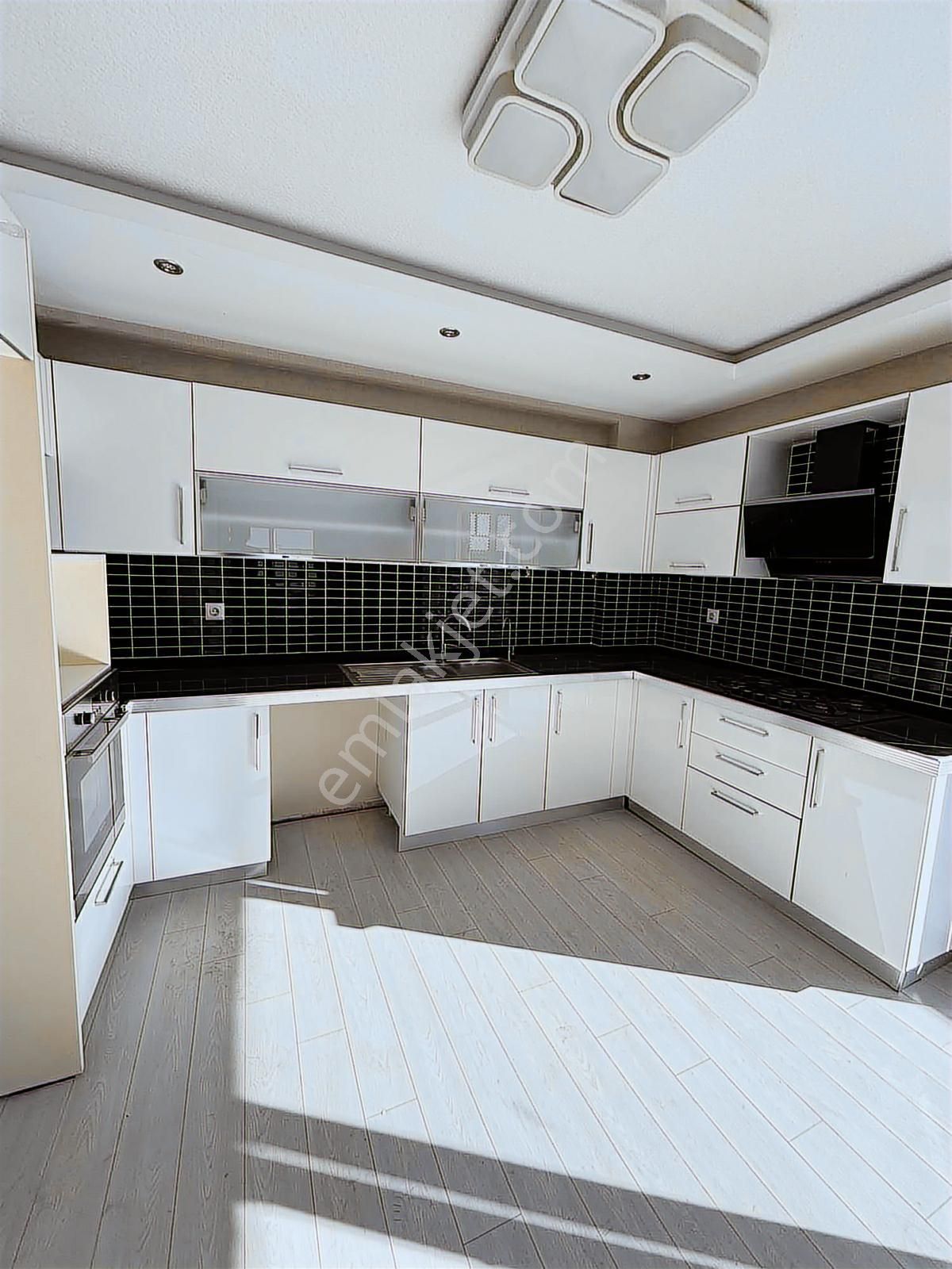 Aydınlar'da Ultra Lüx Site İçinde 4+1 Satılık Saray