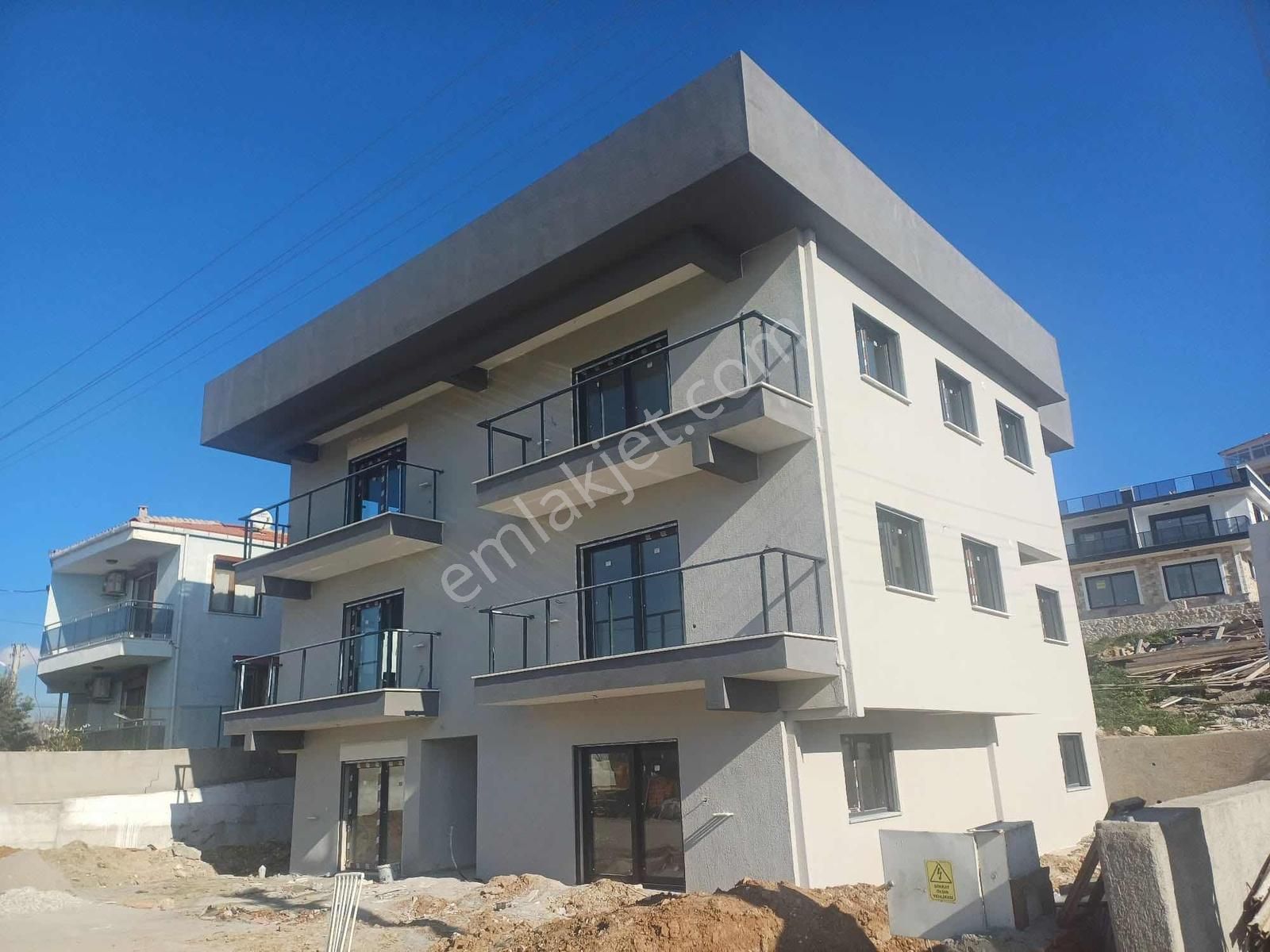 Foça Kazımdirik 3+1 150m2 Şubat Teslim Bahçe Dubleks Daire