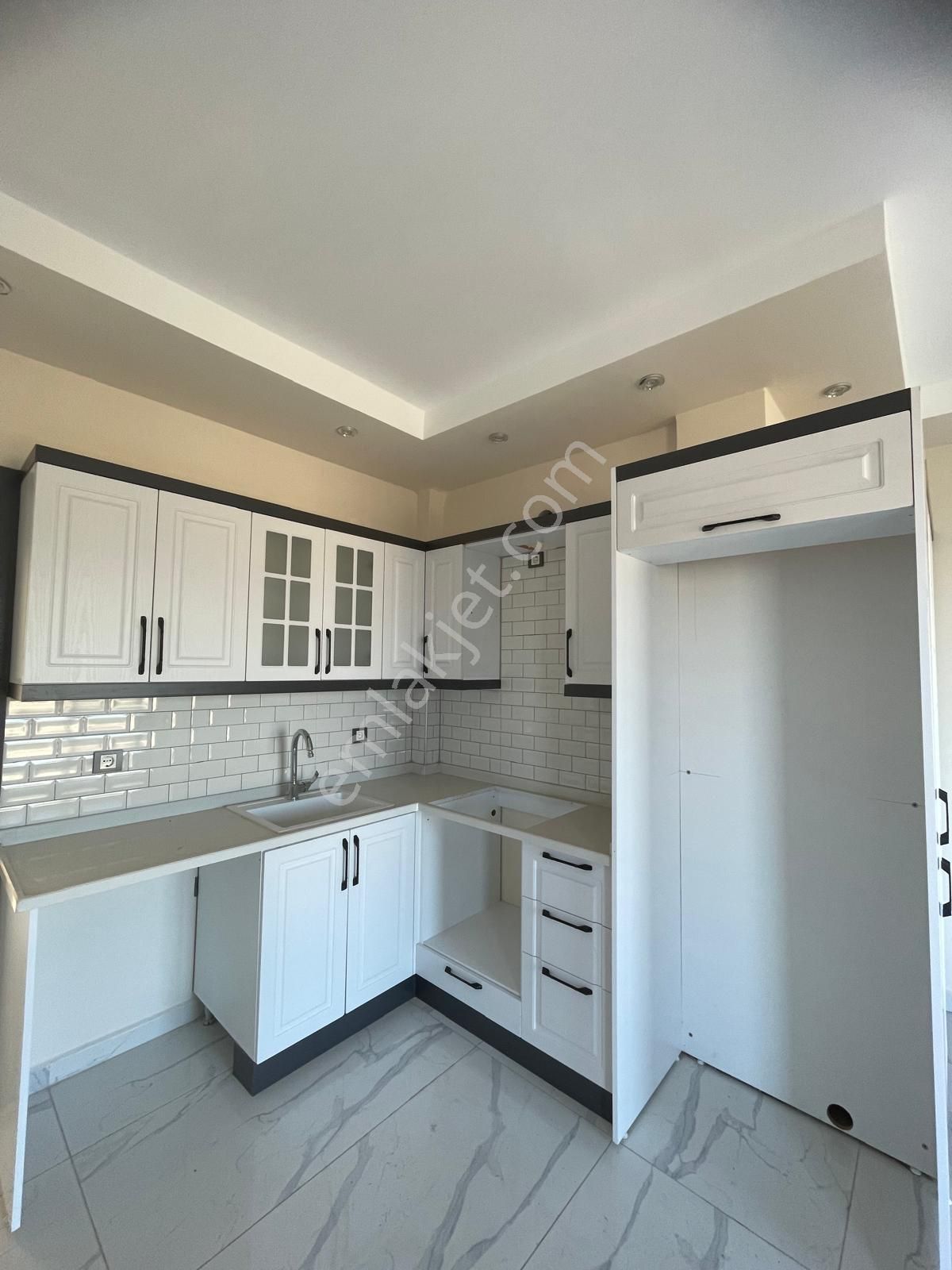 Didim / Merkezde Satılık Sıfır Fırsat Fiyatlı 2+1 Asansörlü Daire - Görsel 4