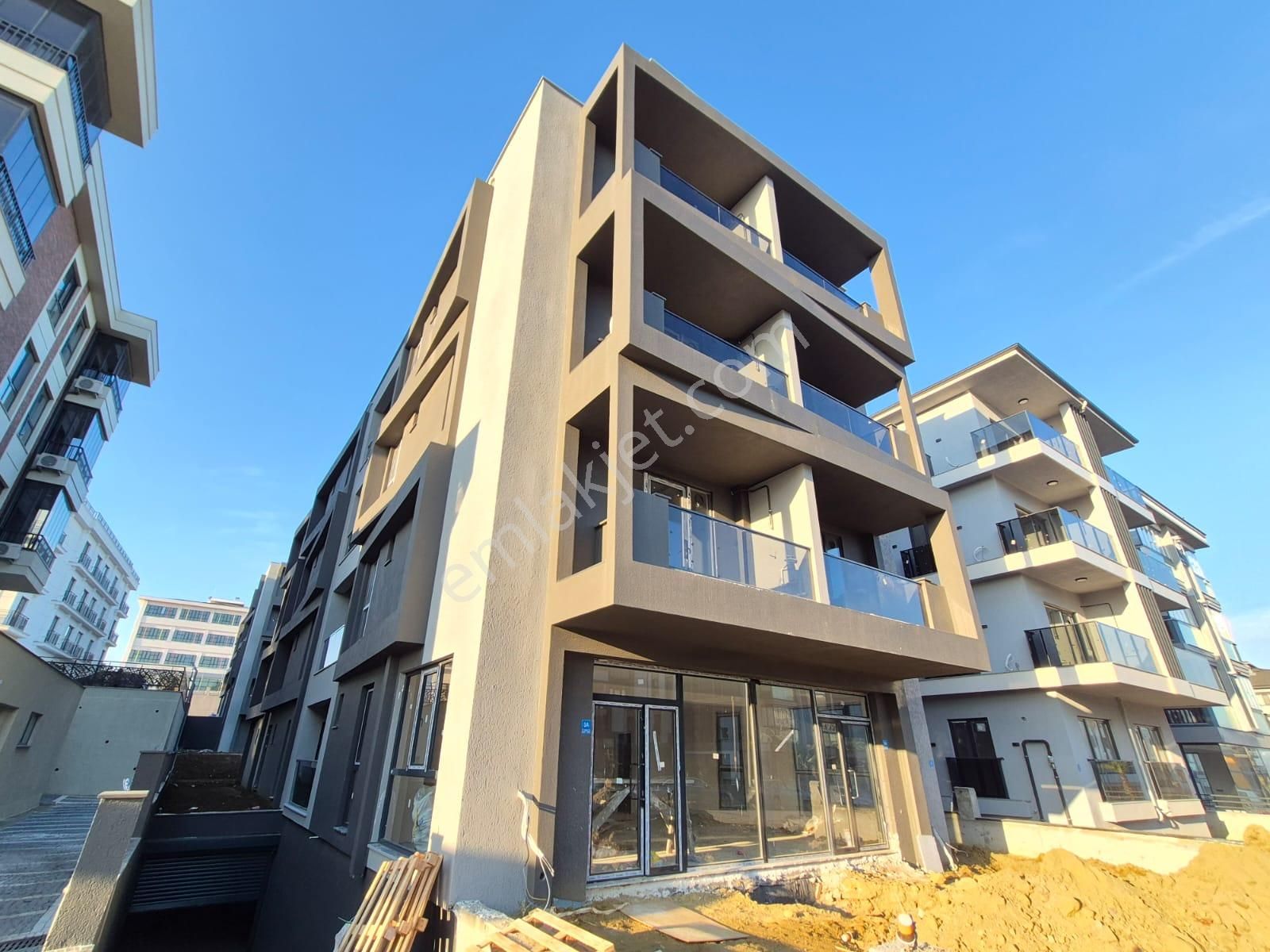 Delux'den Atatürk Mh'de Residance Palm Suits'te Lux Satılık 1+1