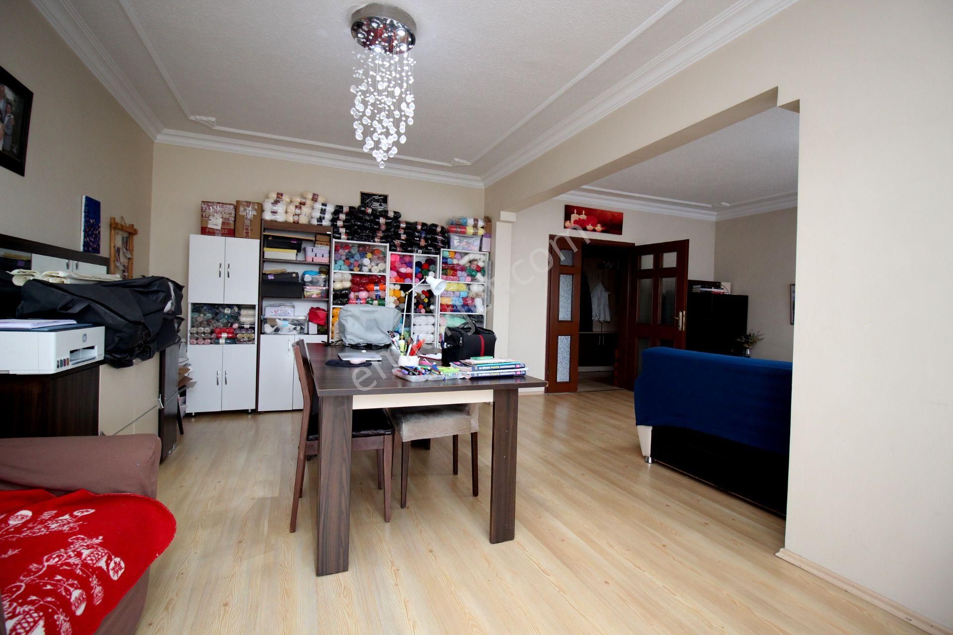 Emre Emlak'tan Elvankent Banka Blokları'nda Arakat Asansörlü Geniş 3+1 Satılık Daire - Görsel 3