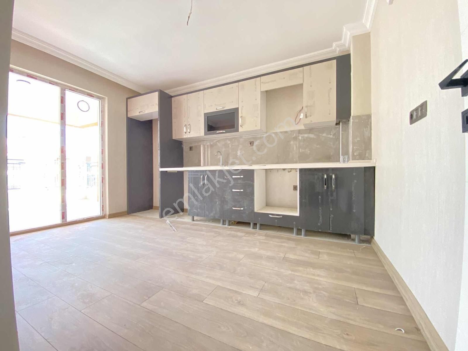 8.cadde Dibinde 3+1 130 M2 3.katta Ful Yapılı Emsalsiz Daire !!