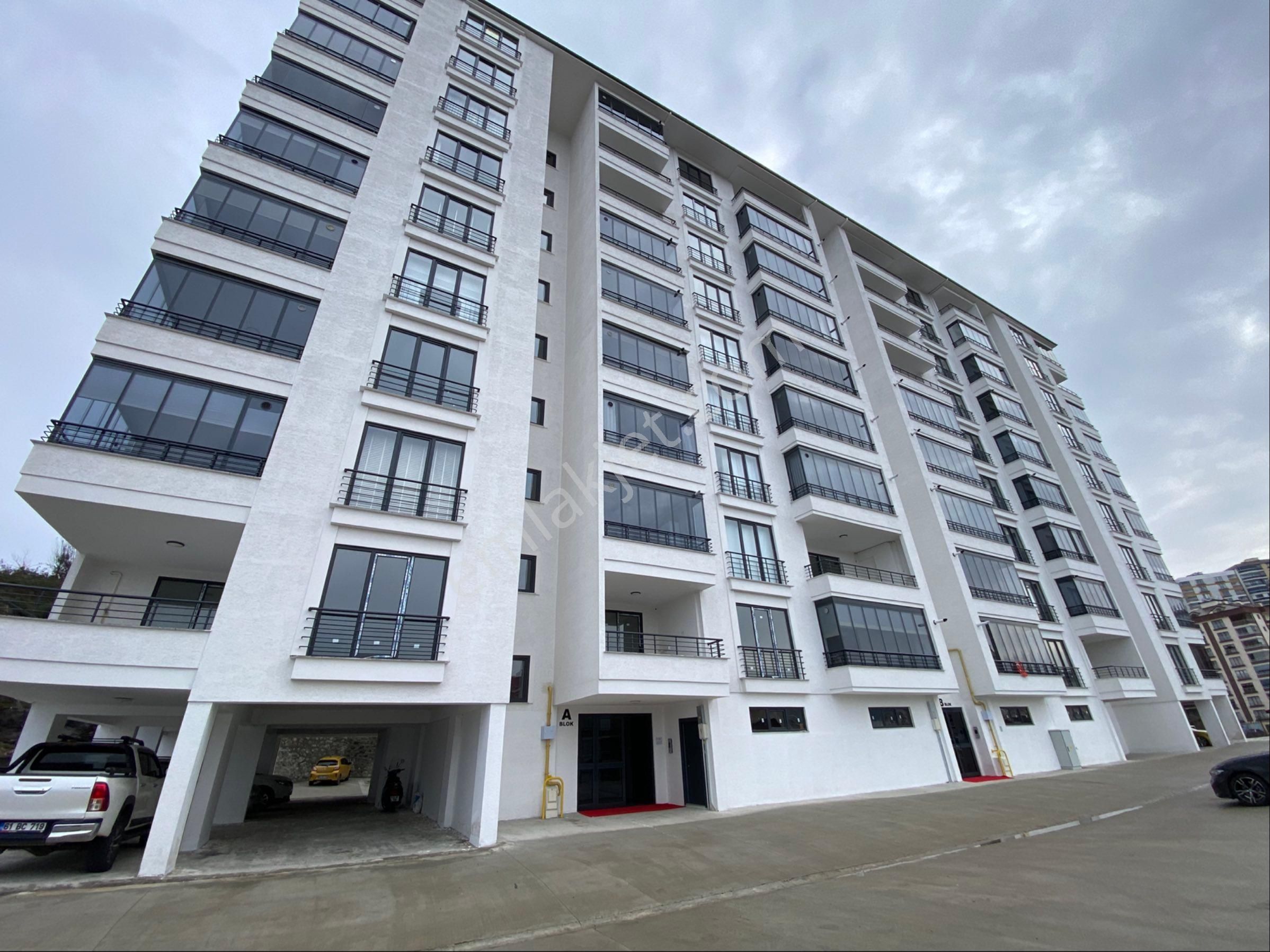 Yalı Gayrimenkul'den Site İçerisinde Satılık Sıfır 2+1 Deniz Manzaralı Daire