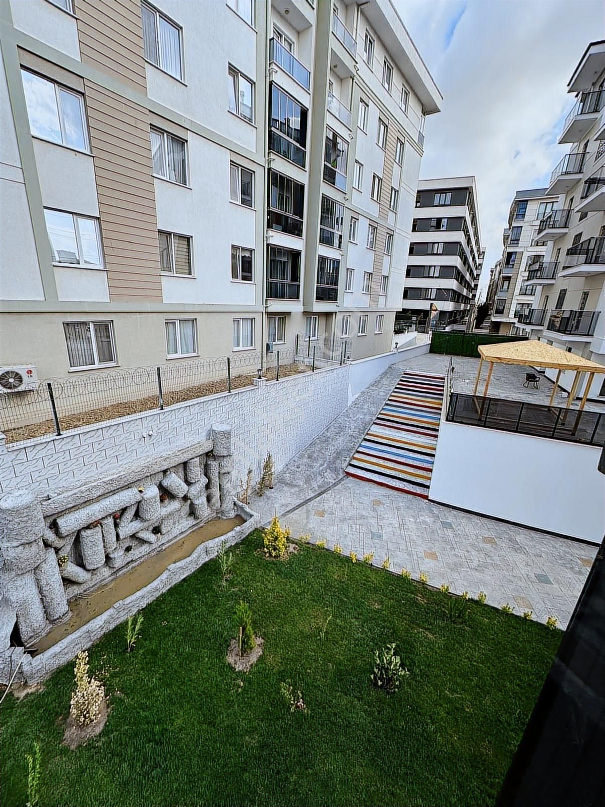 Tuğra'dan Nusratiye Mah.site İçi Sıfır Ara Kat 1+1 Geniş Kiralık - Görsel 2