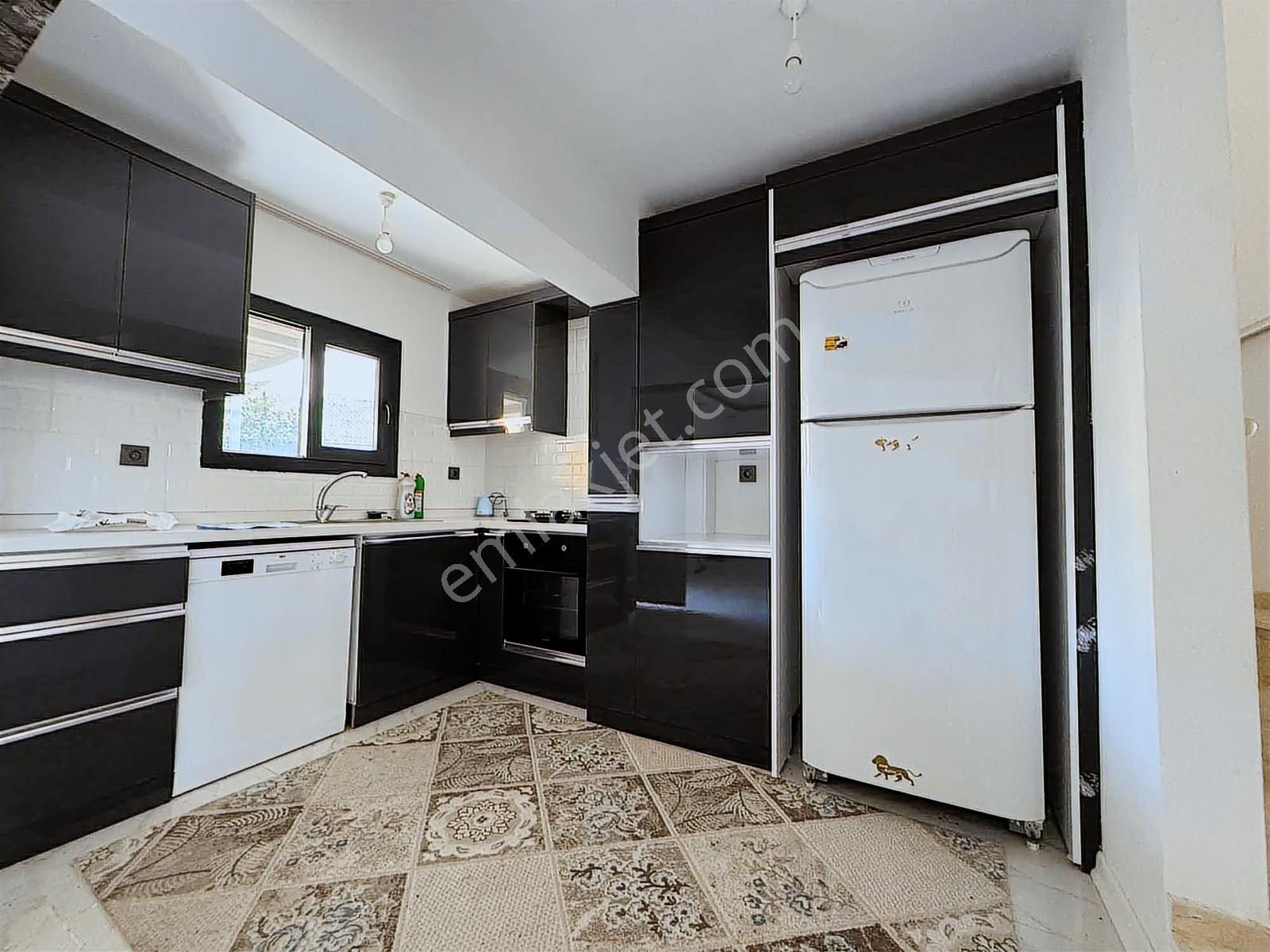 Kuşadası Güzelçamlı'da Havuzlu Satılık 3+1 Tripleks Yazlık - Görsel 13