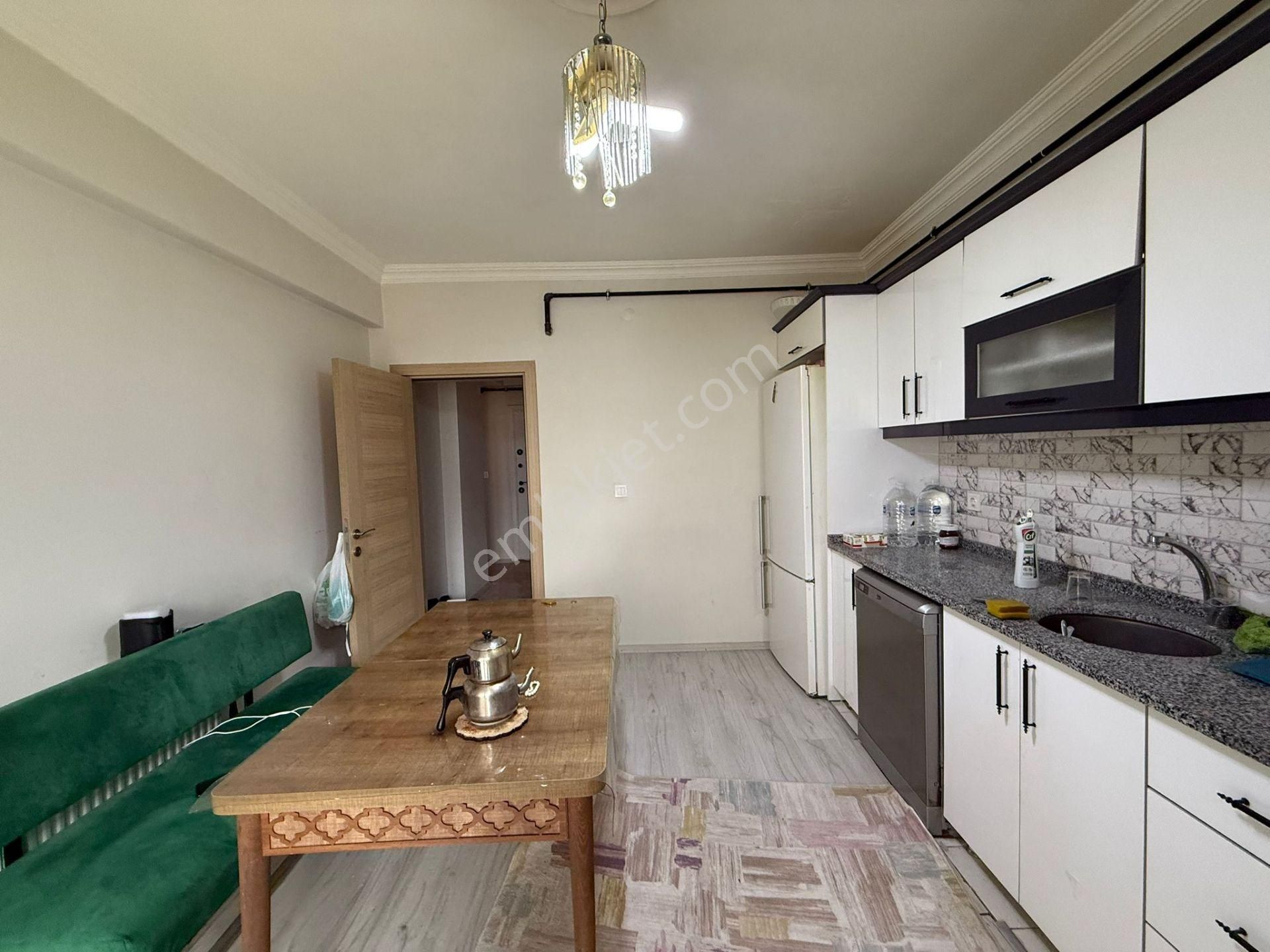 Akyüz Gayrimenkul Den; Merkezi Konumda Iskanlı Kombılı Satılık 3+1 Daire - Görsel 10
