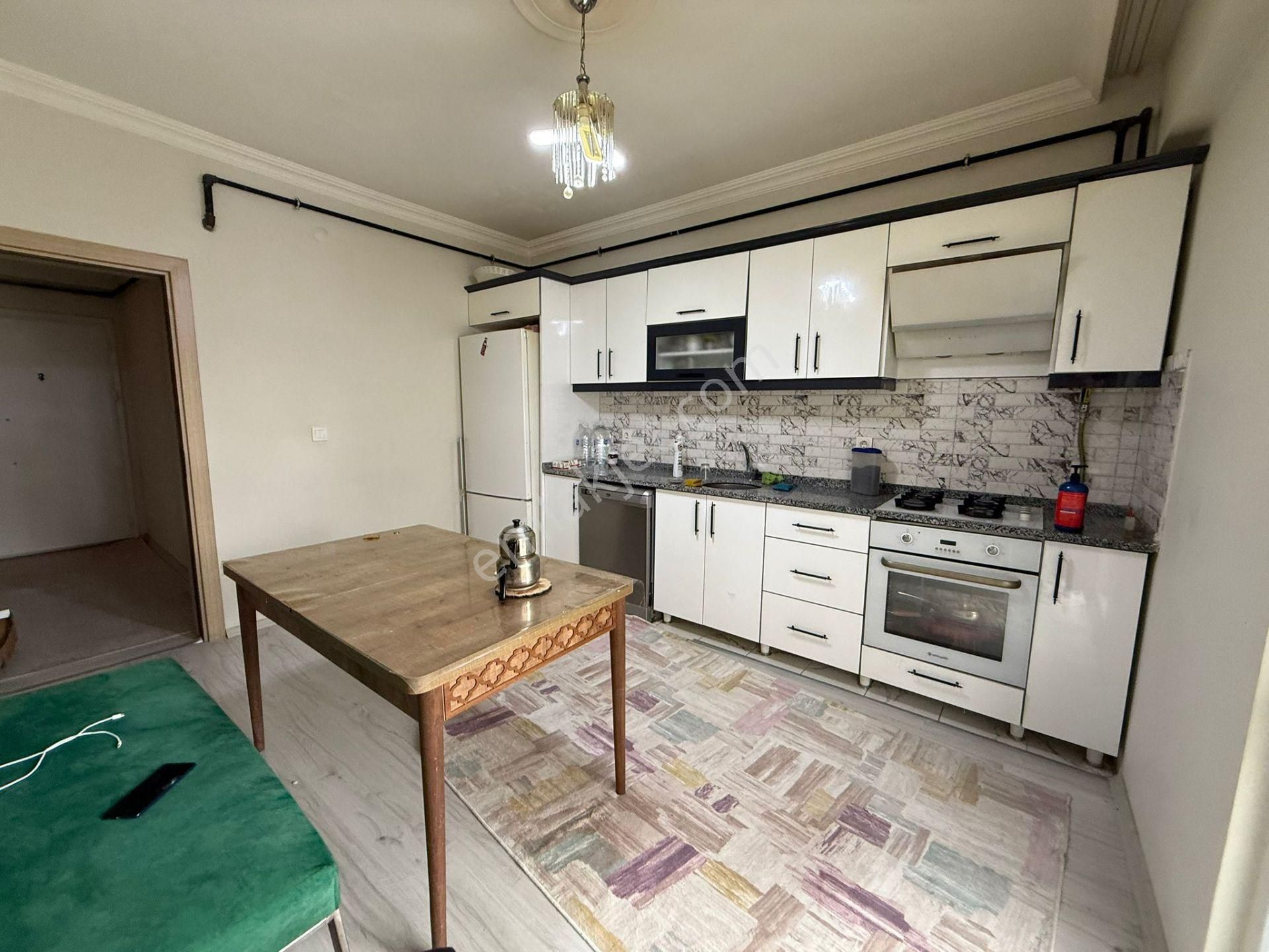 Akyüz Gayrimenkul Den; Merkezi Konumda Iskanlı Kombılı Satılık 3+1 Daire