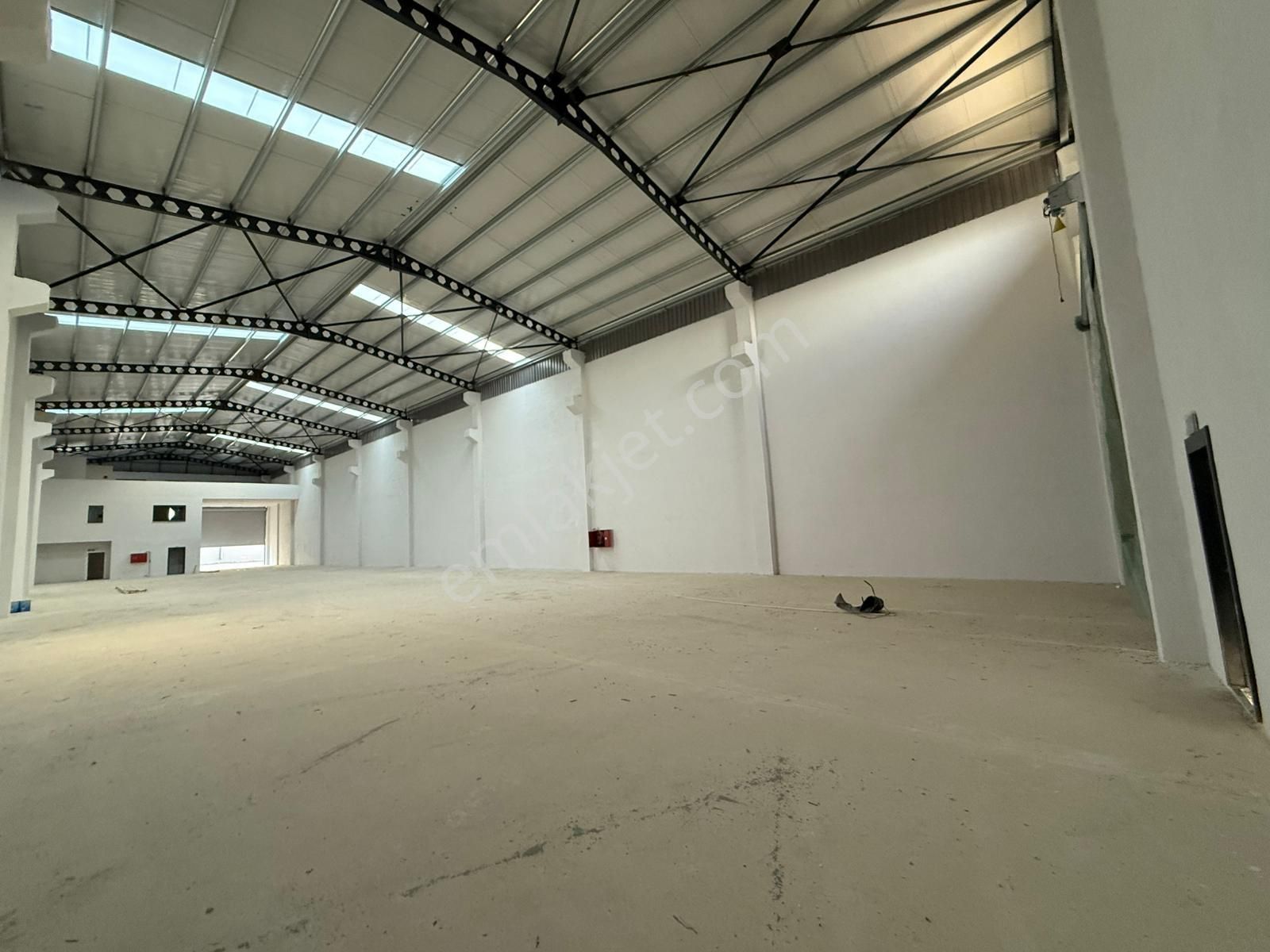 Adanorm Sanayi Sitesinde 1.350 M2/8 Wc/teras/3 Katlı/çok Amaçlı