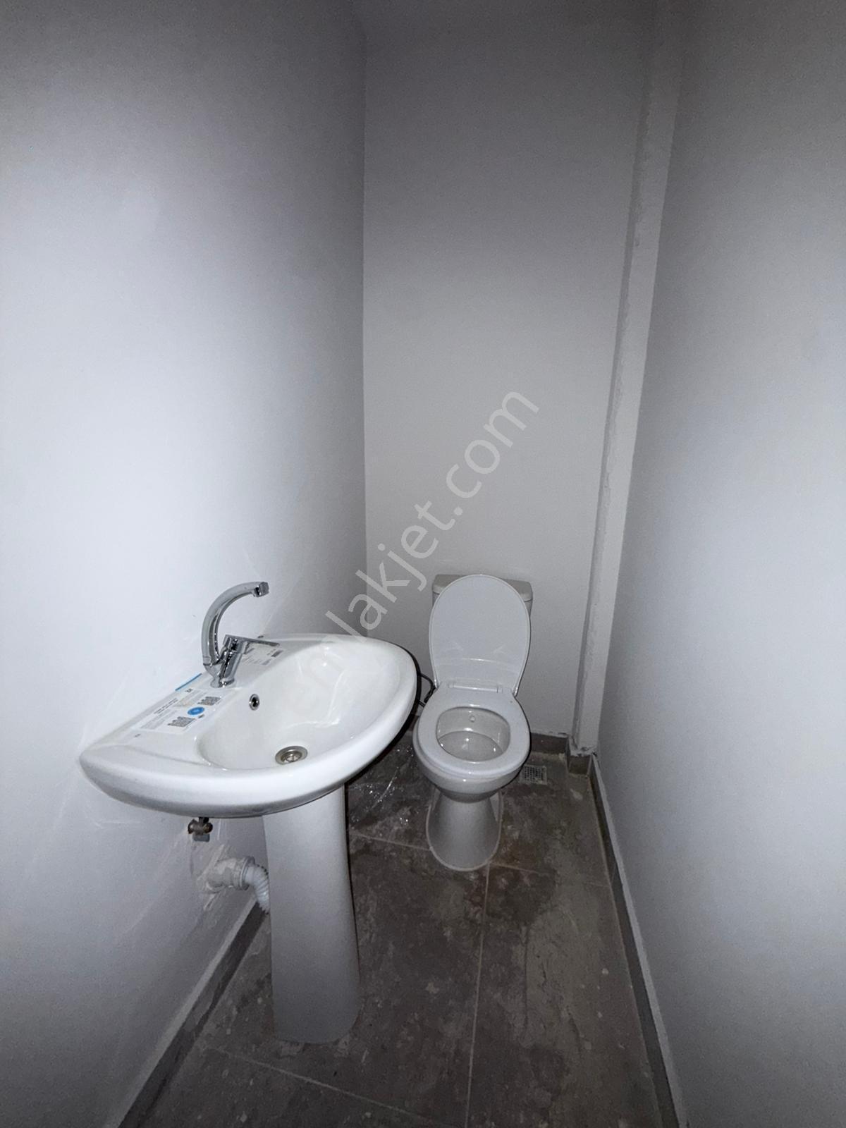 Adanorm Sanayi Sitesinde 1.350 M2/8 Wc/teras/3 Katlı/çok Amaçlı - Görsel 12