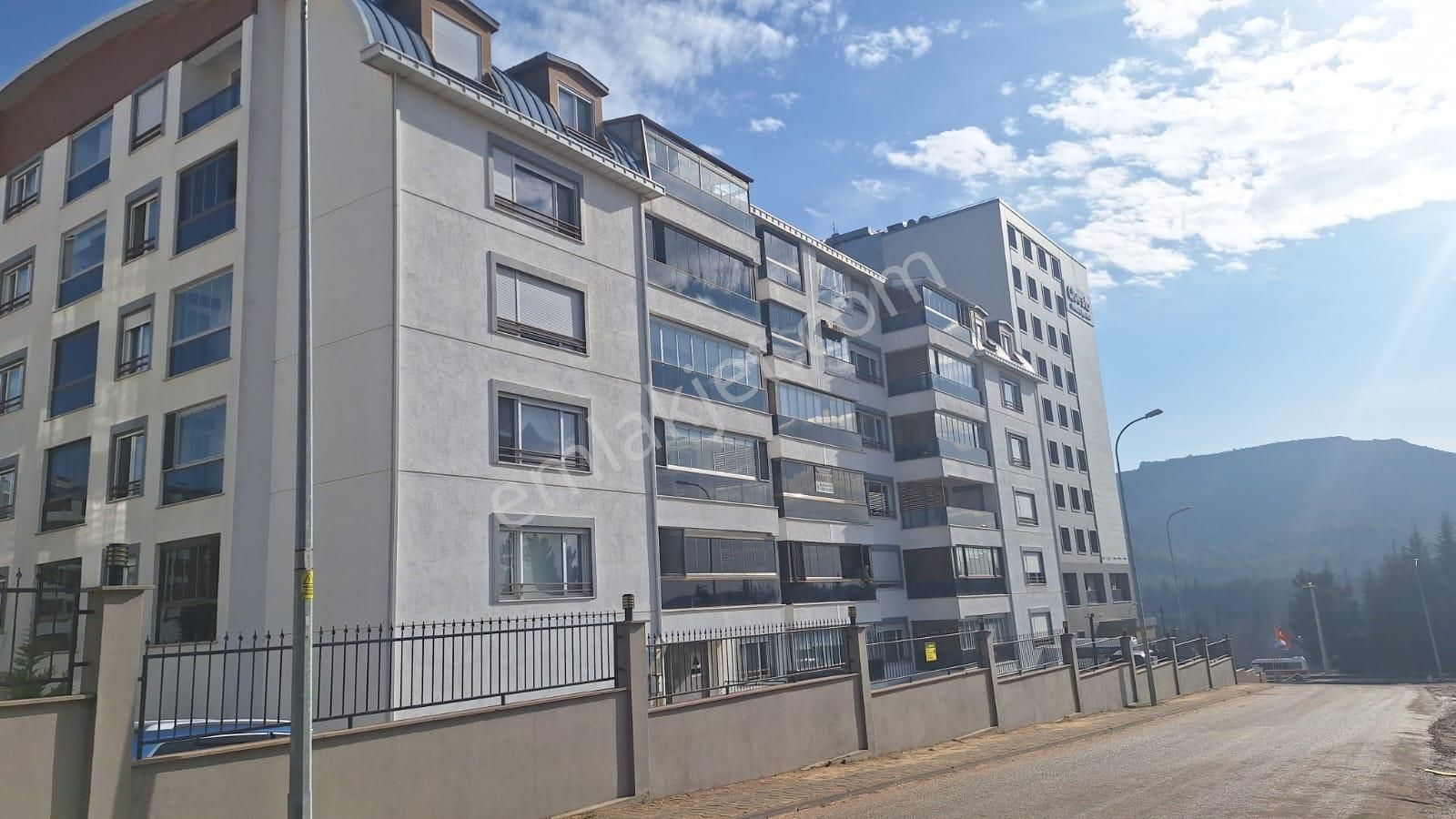 Century 21 Vizyon'dan Terrace Park Sitesinde 2+1 Lüks Kiralık Daire - Görsel 3