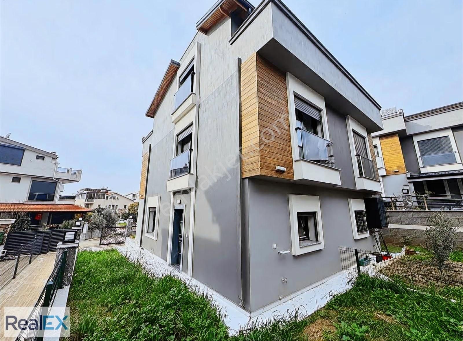 Ön Cephe Köşe Deniz Manzaralı Villa - Görsel 13