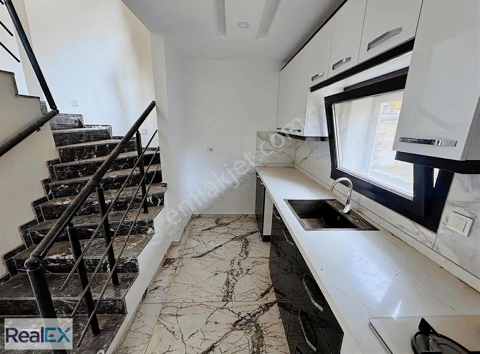 Ön Cephe Köşe Deniz Manzaralı Villa - Görsel 22