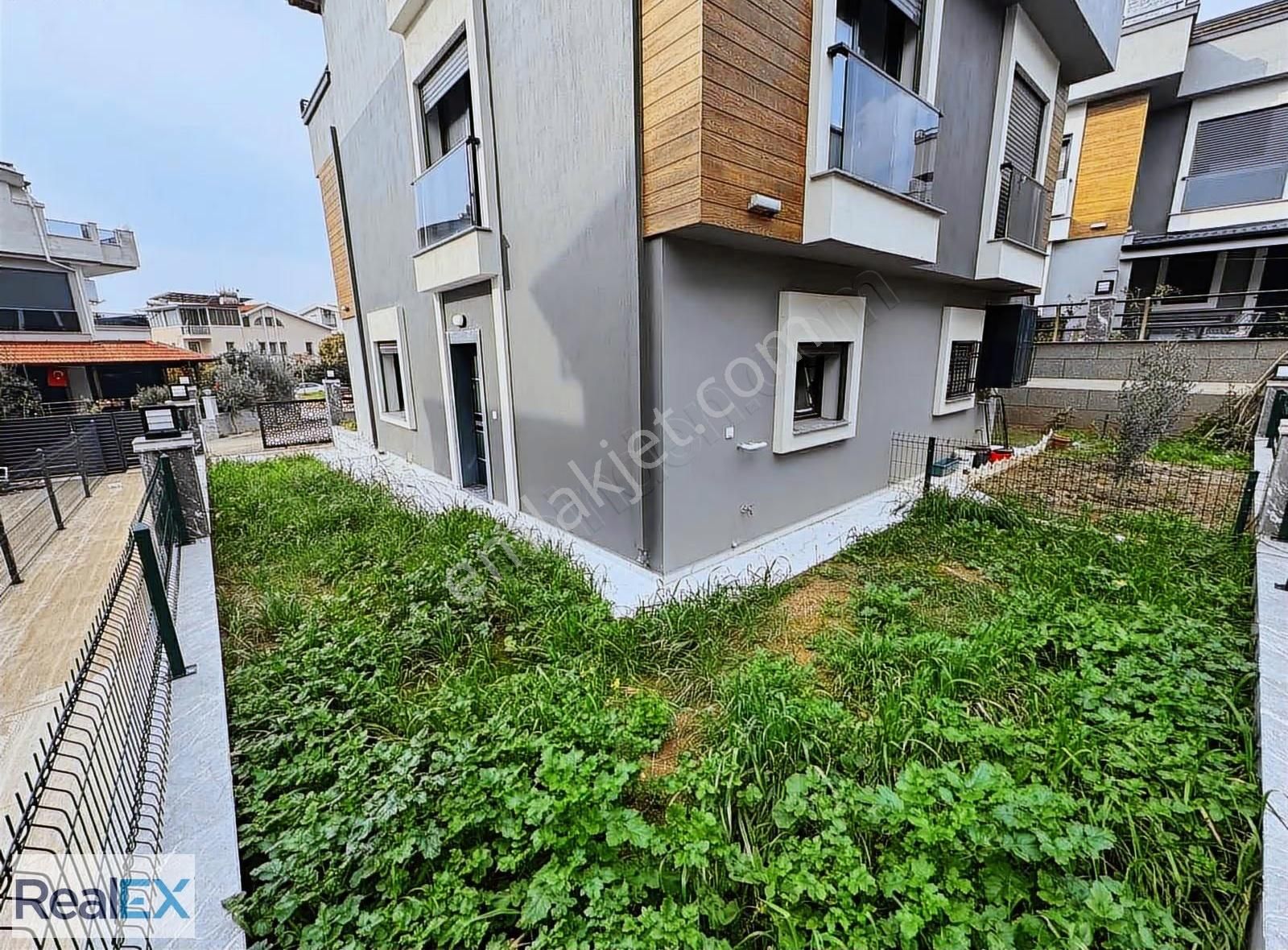 Ön Cephe Köşe Deniz Manzaralı Villa - Görsel 14