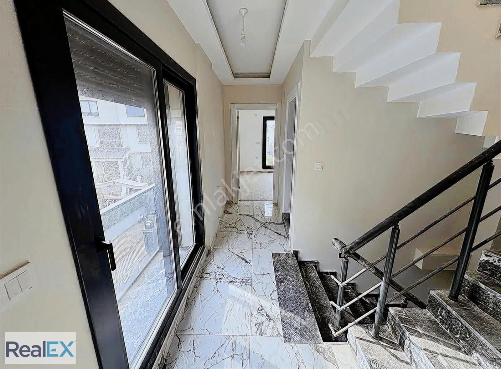 Ön Cephe Köşe Deniz Manzaralı Villa - Görsel 21