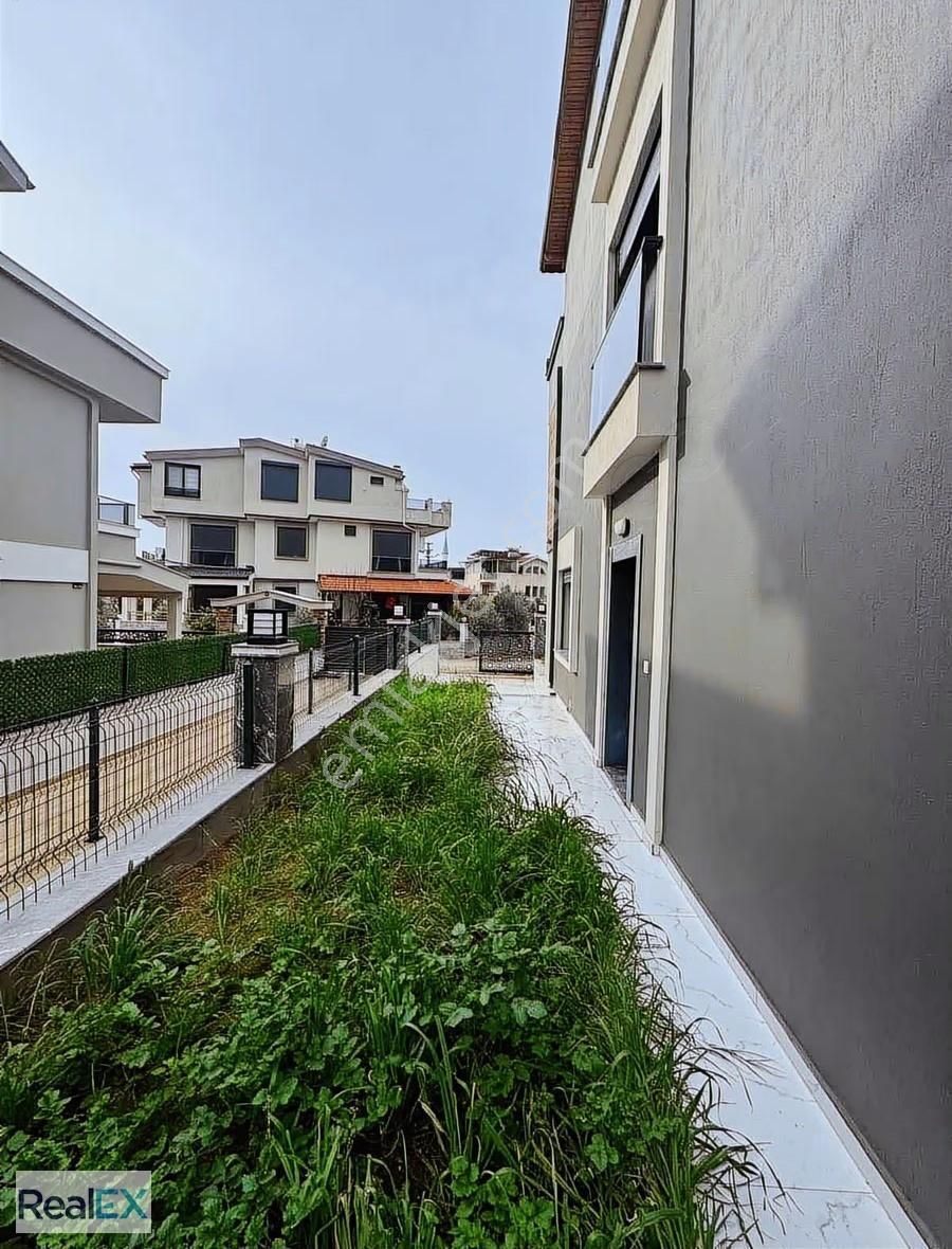 Ön Cephe Köşe Deniz Manzaralı Villa - Görsel 8