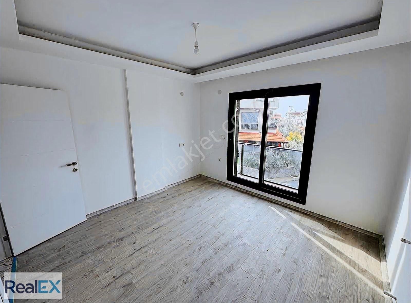 Ön Cephe Köşe Deniz Manzaralı Villa - Görsel 2