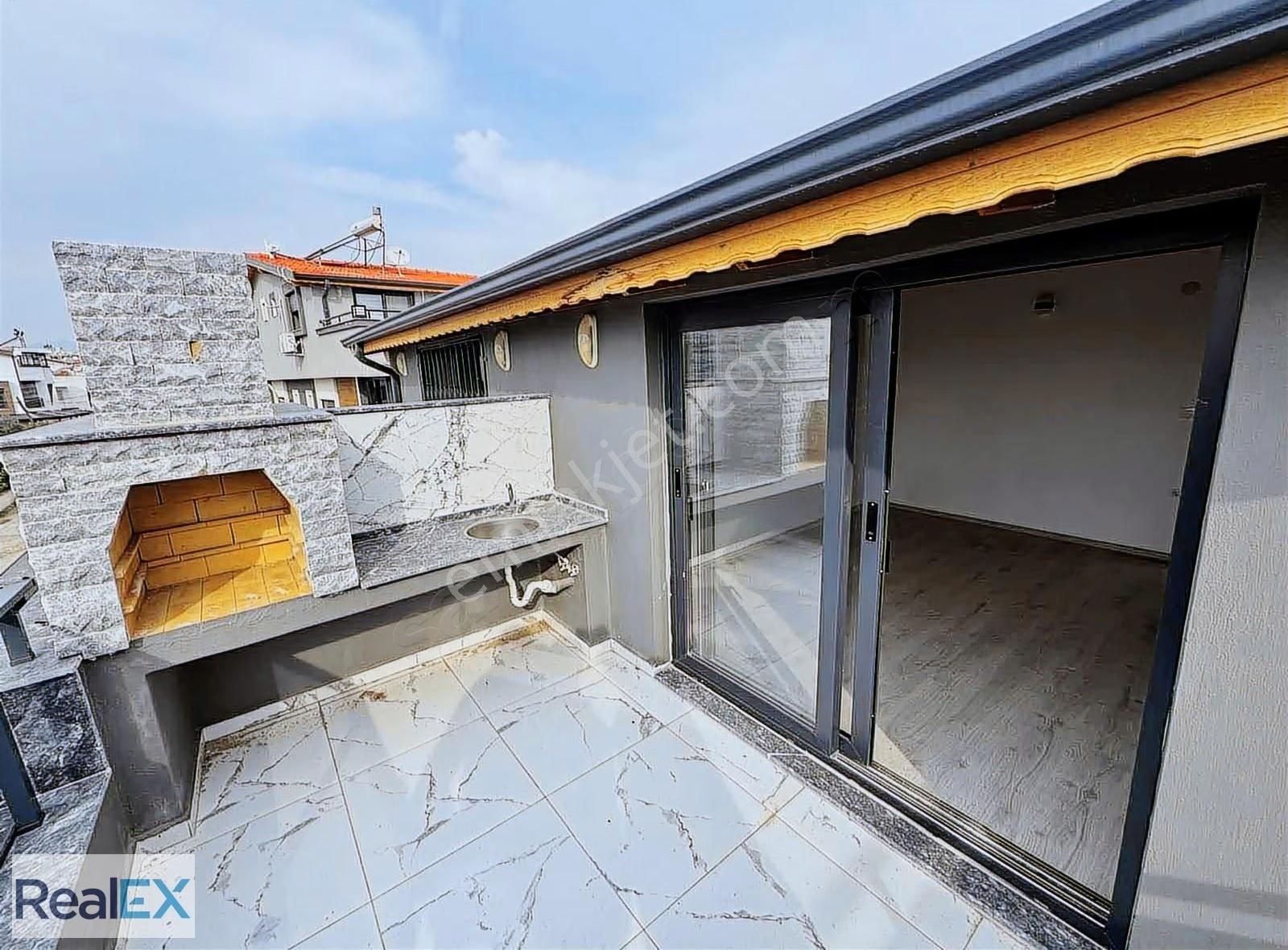 Ön Cephe Köşe Deniz Manzaralı Villa - Görsel 3