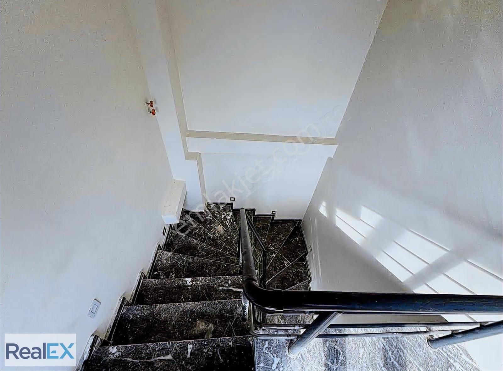 Ön Cephe Köşe Deniz Manzaralı Villa - Görsel 16