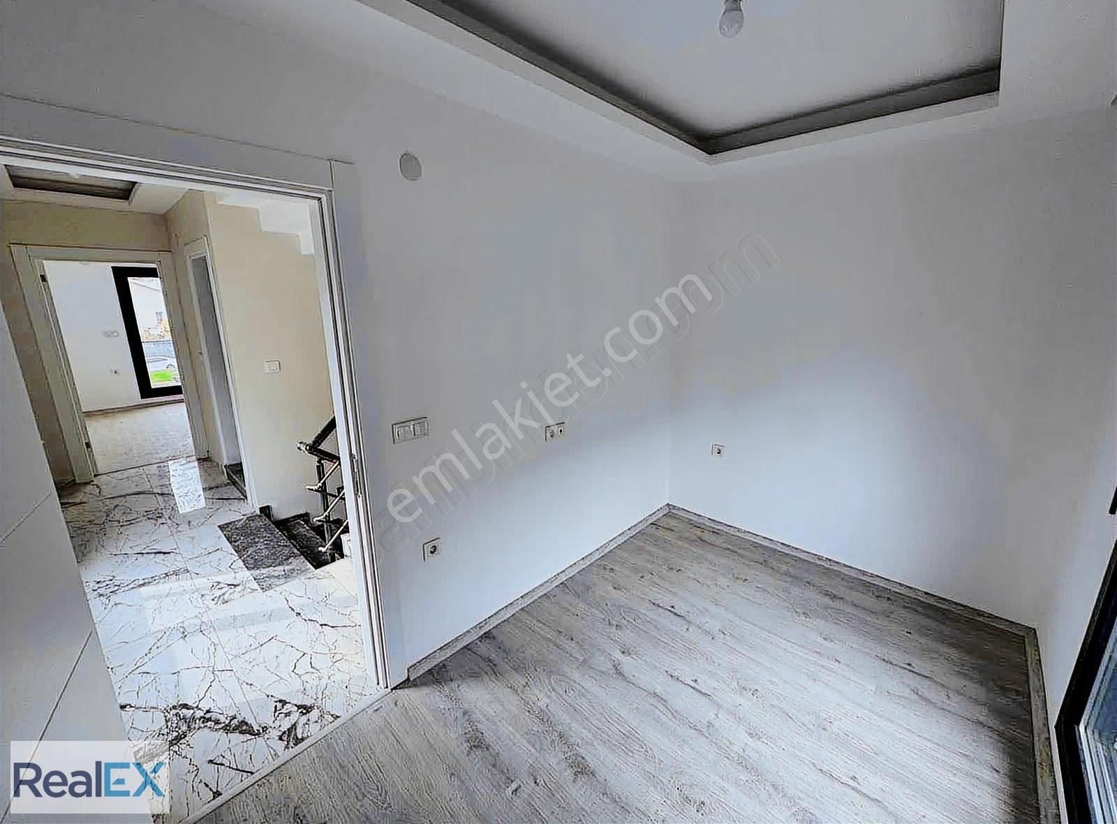 Ön Cephe Köşe Deniz Manzaralı Villa - Görsel 5