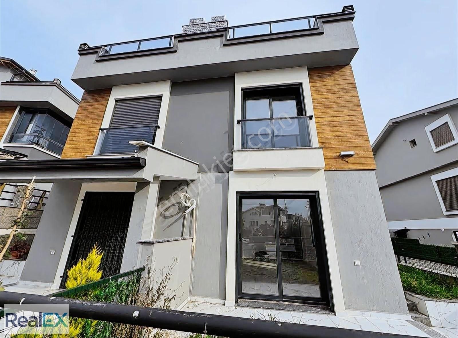 Ön Cephe Köşe Deniz Manzaralı Villa - Görsel 10