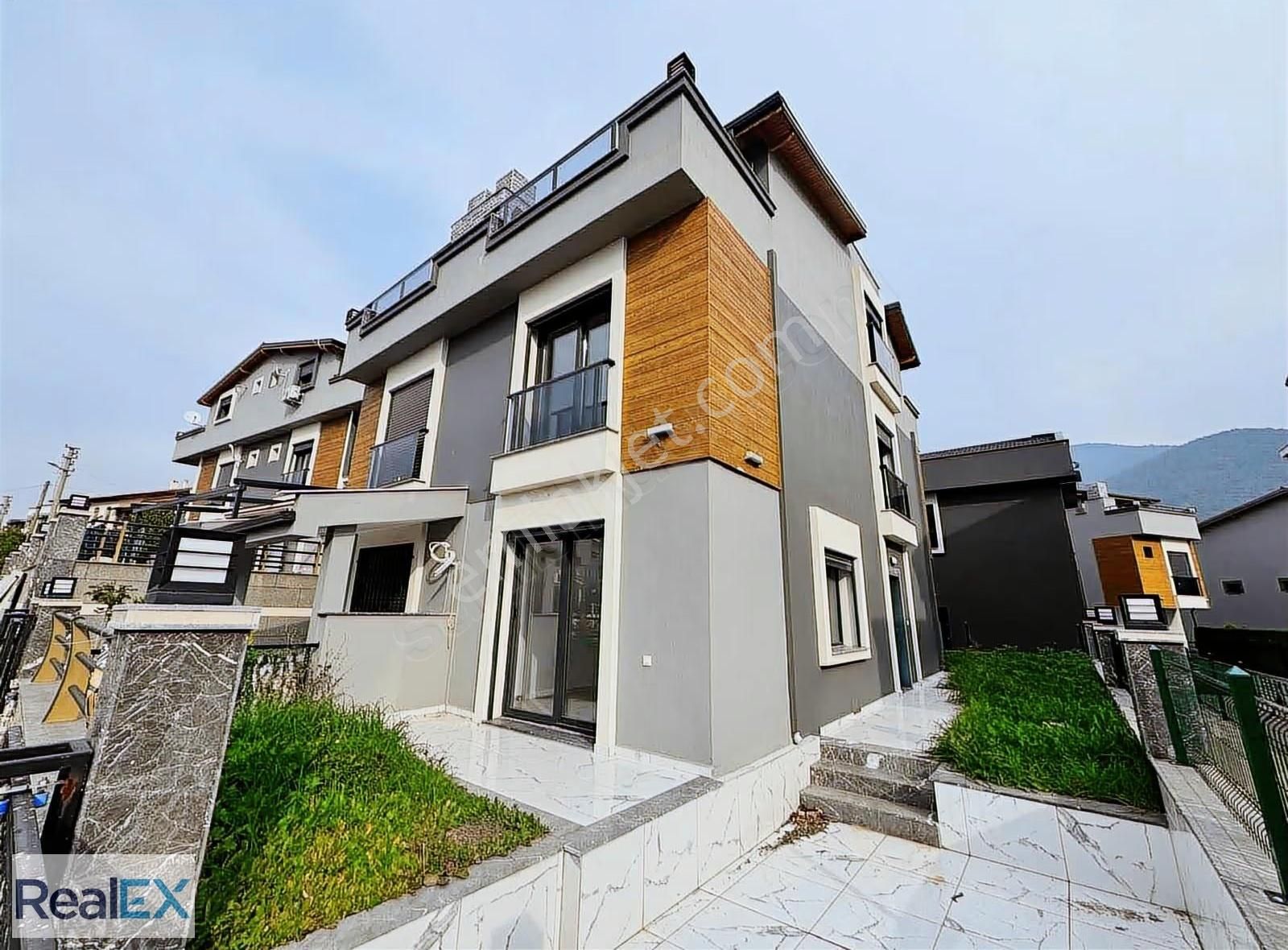 Ön Cephe Köşe Deniz Manzaralı Villa - Görsel 11