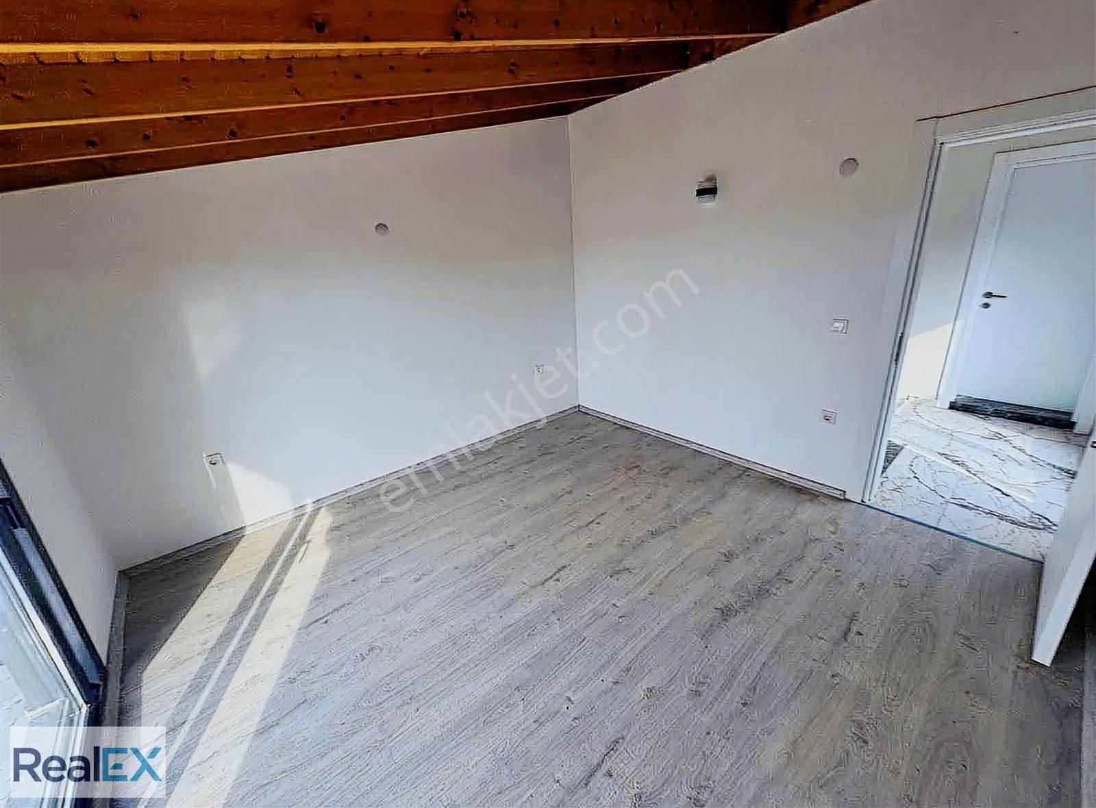 Ön Cephe Köşe Deniz Manzaralı Villa - Görsel 15