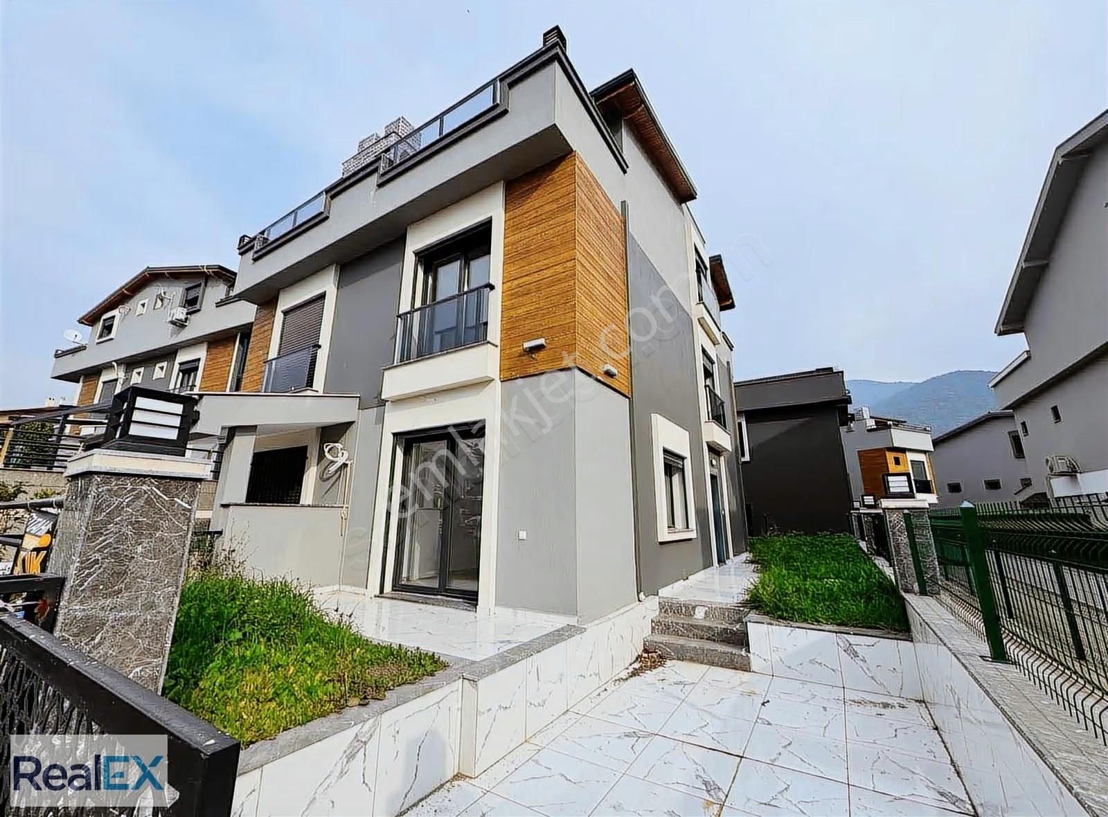 Ön Cephe Köşe Deniz Manzaralı Villa